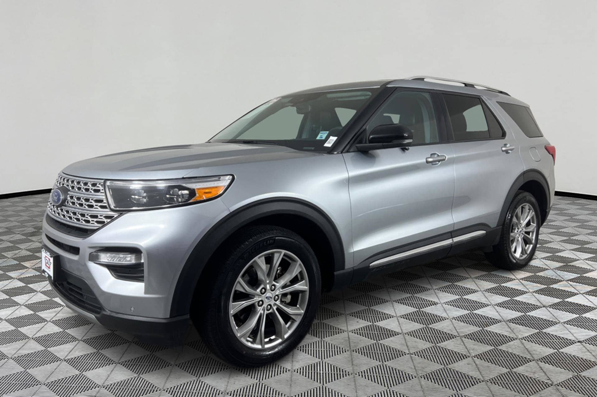 2023 Ford Explorer Limited's photo