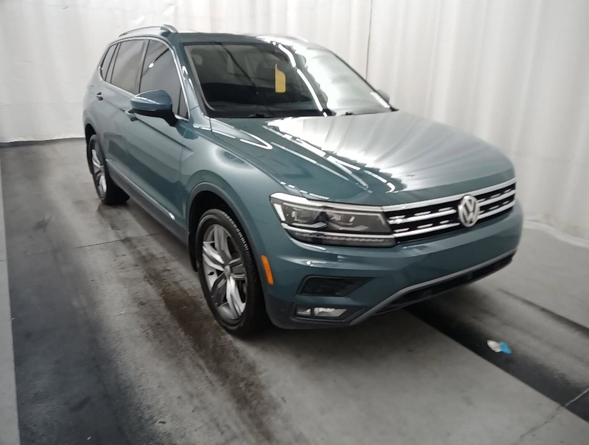 2019 Volkswagen Tiguan SEL Premium photo 2