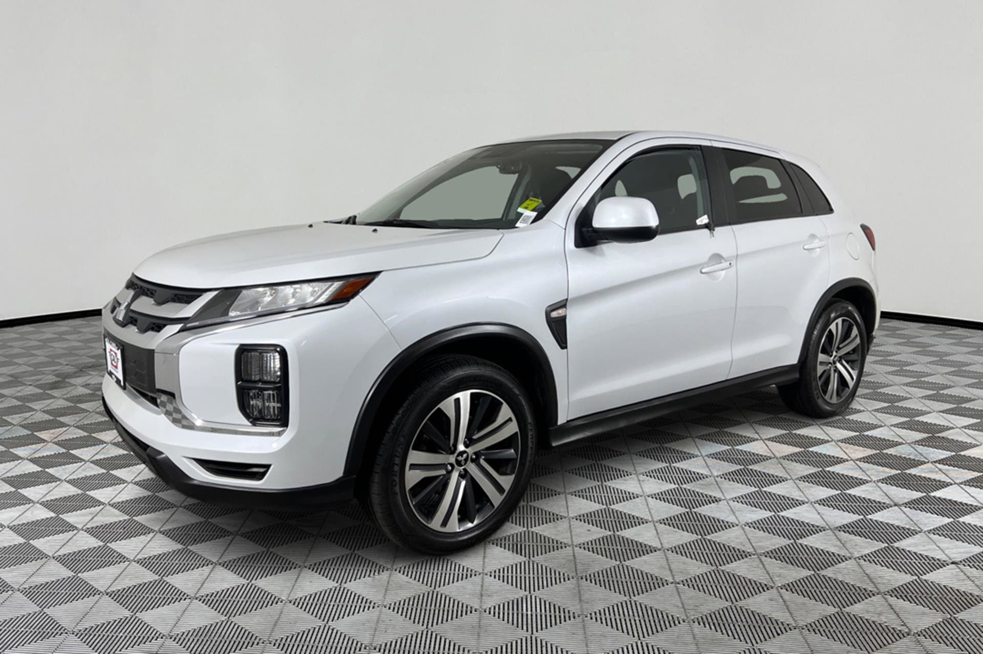 2023 Mitsubishi Outlander Sport ES's photo