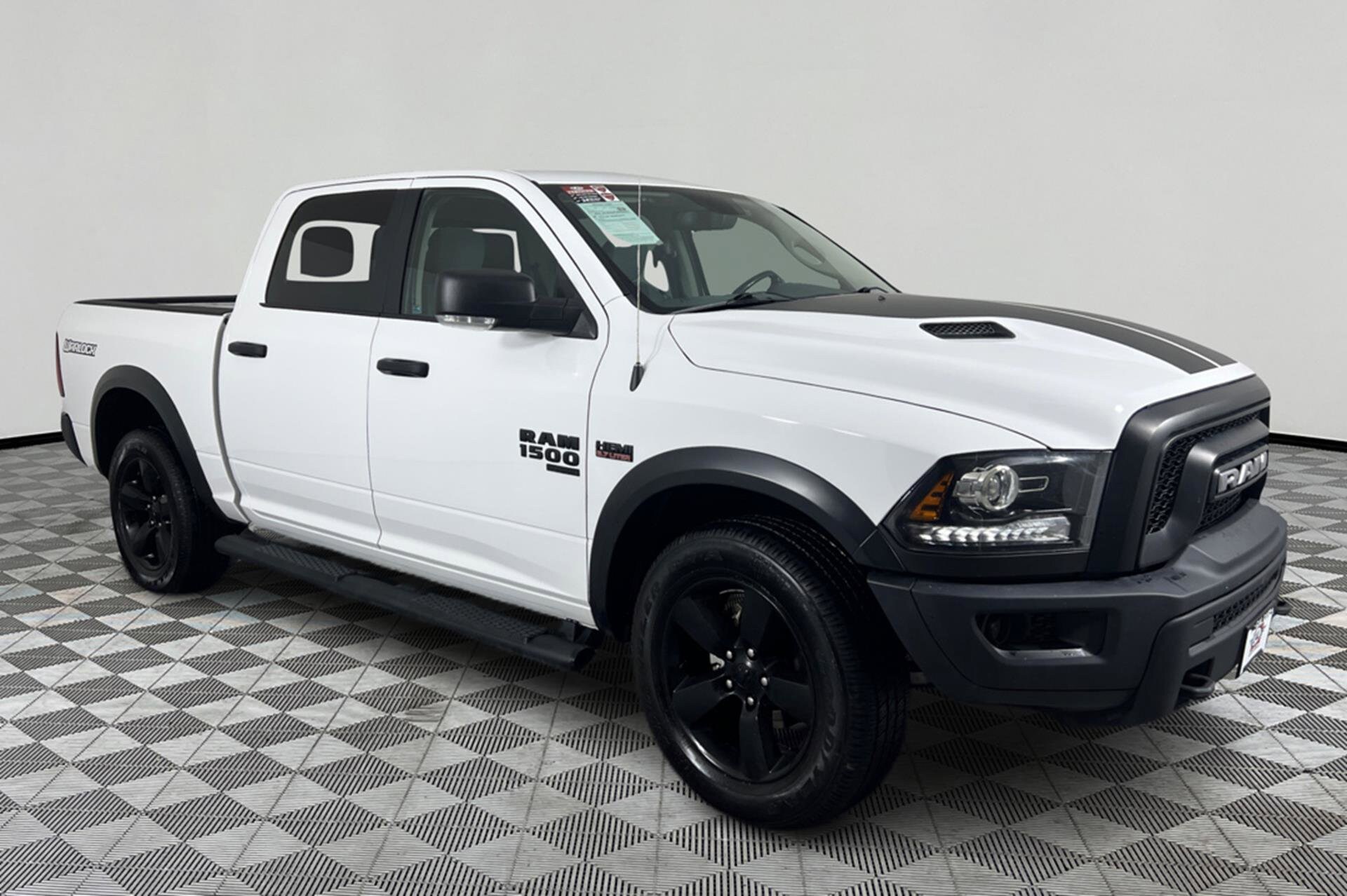 2020 Ram 1500 Classic SLT photo 3