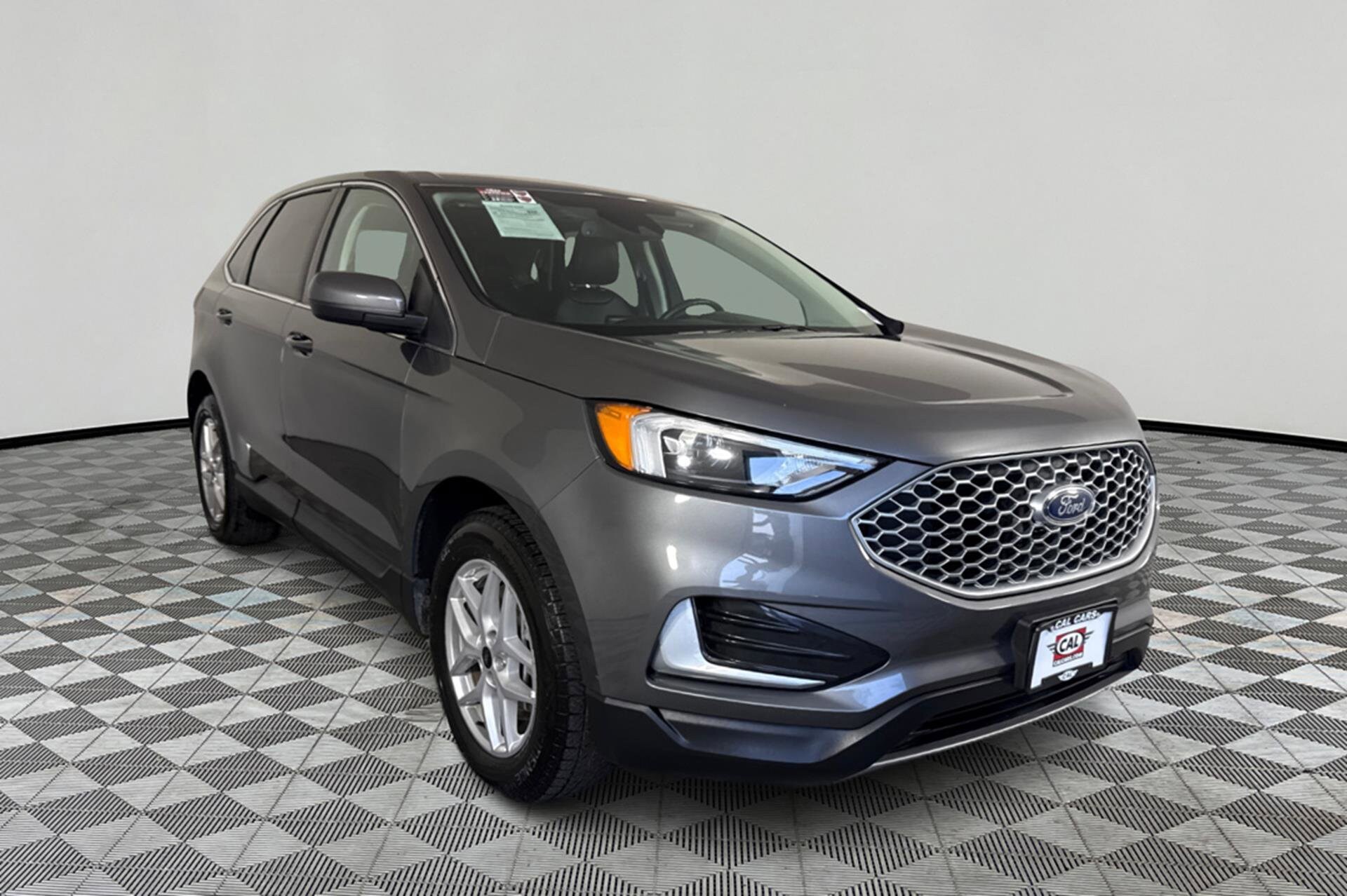 2023 Ford Edge SEL photo 3