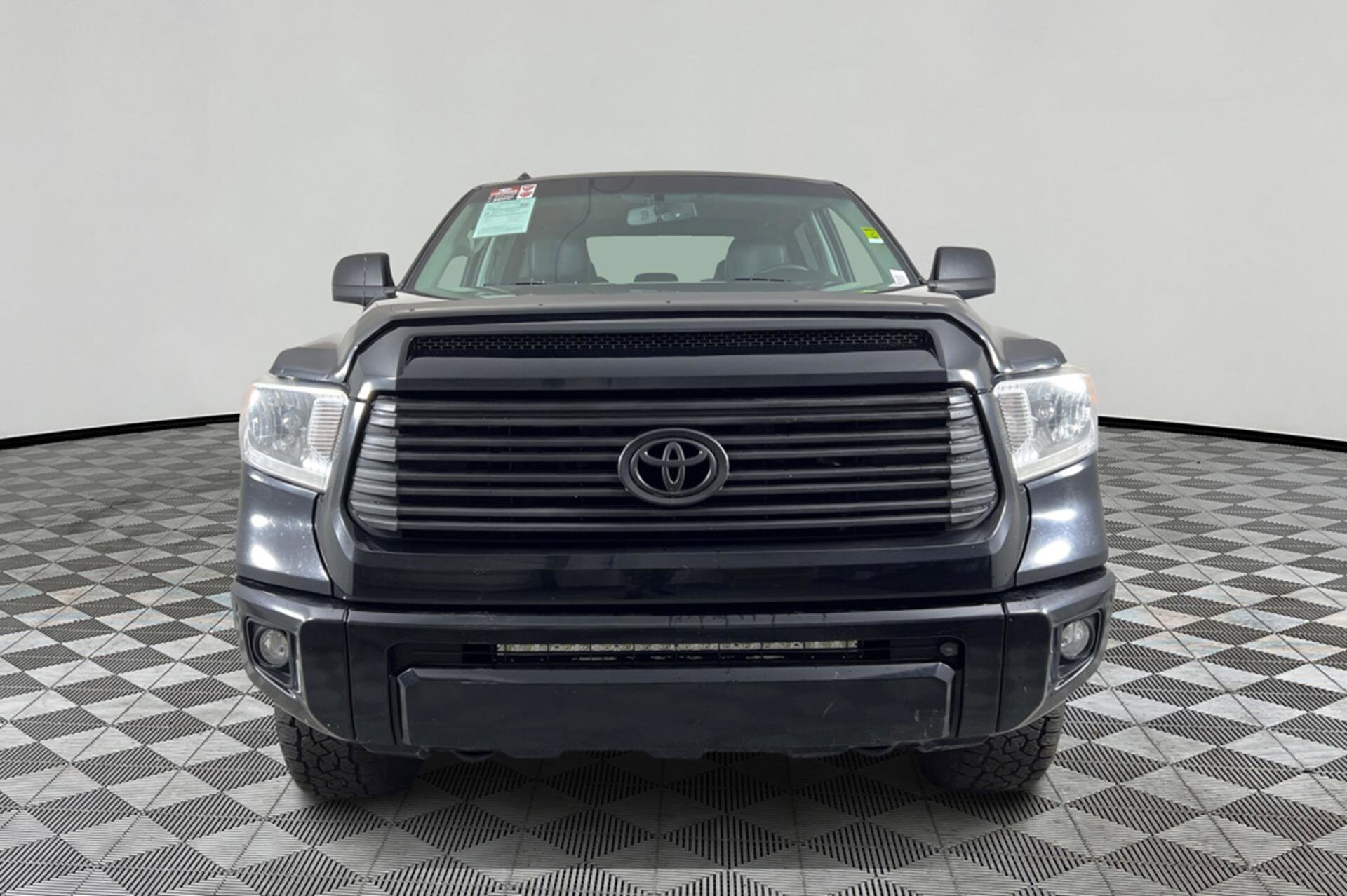 2014 Toyota Tundra Platinum photo 2