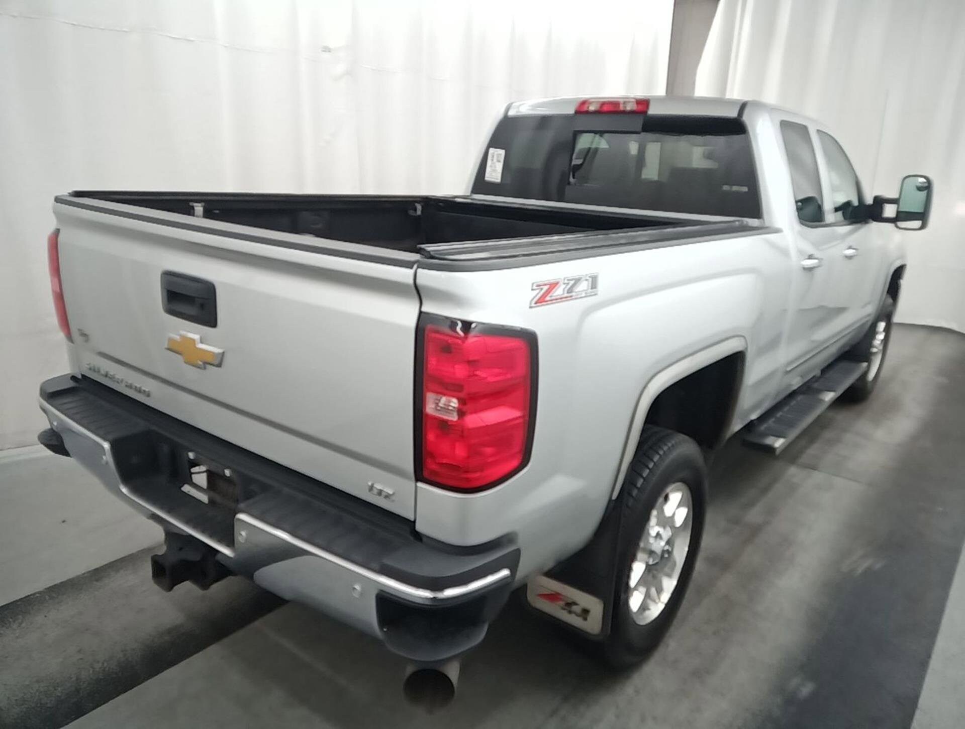 2015 Chevrolet Silverado 2500HD LTZ photo 2