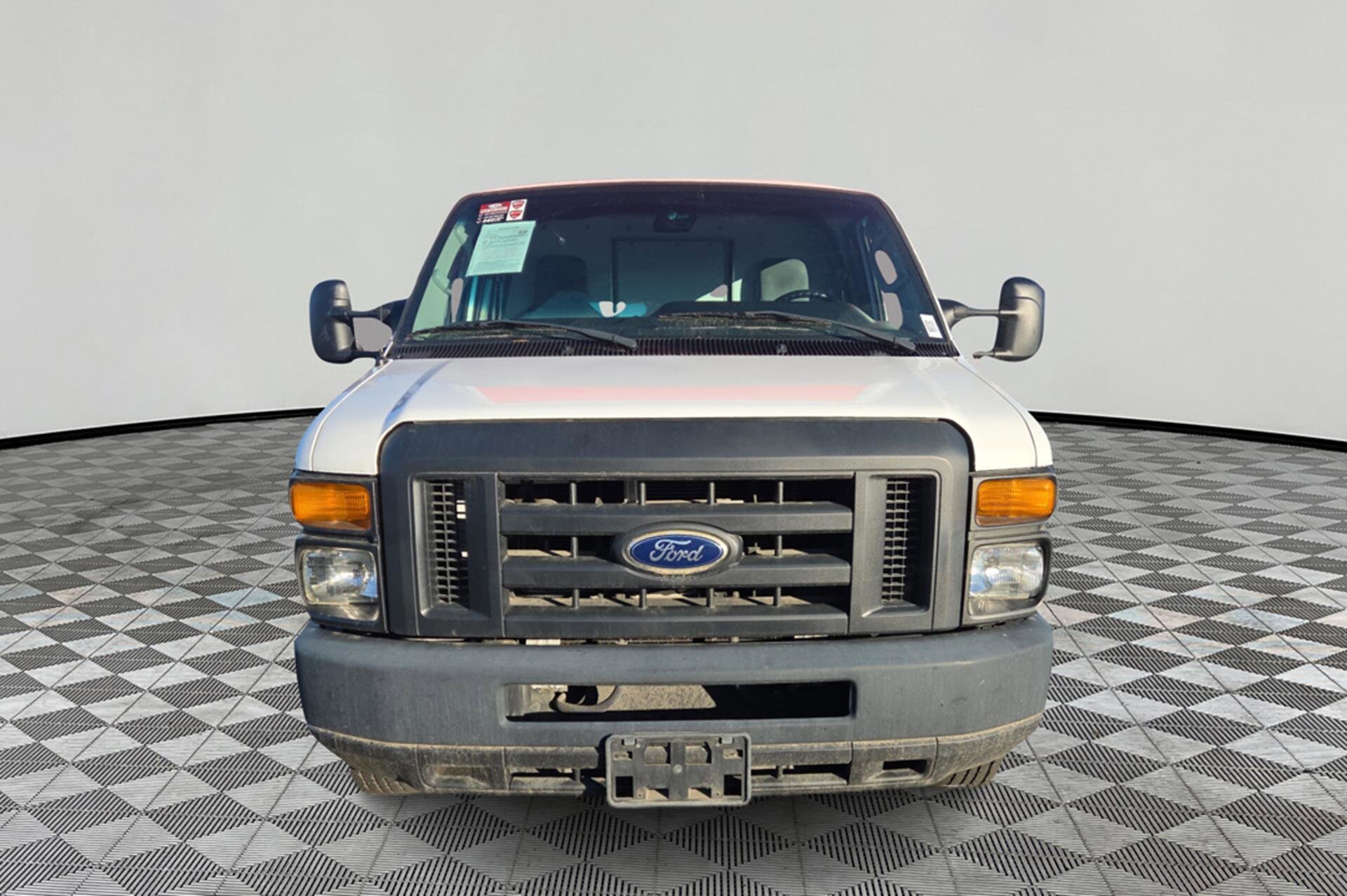 2016 Ford E-450 Cutaway photo 2