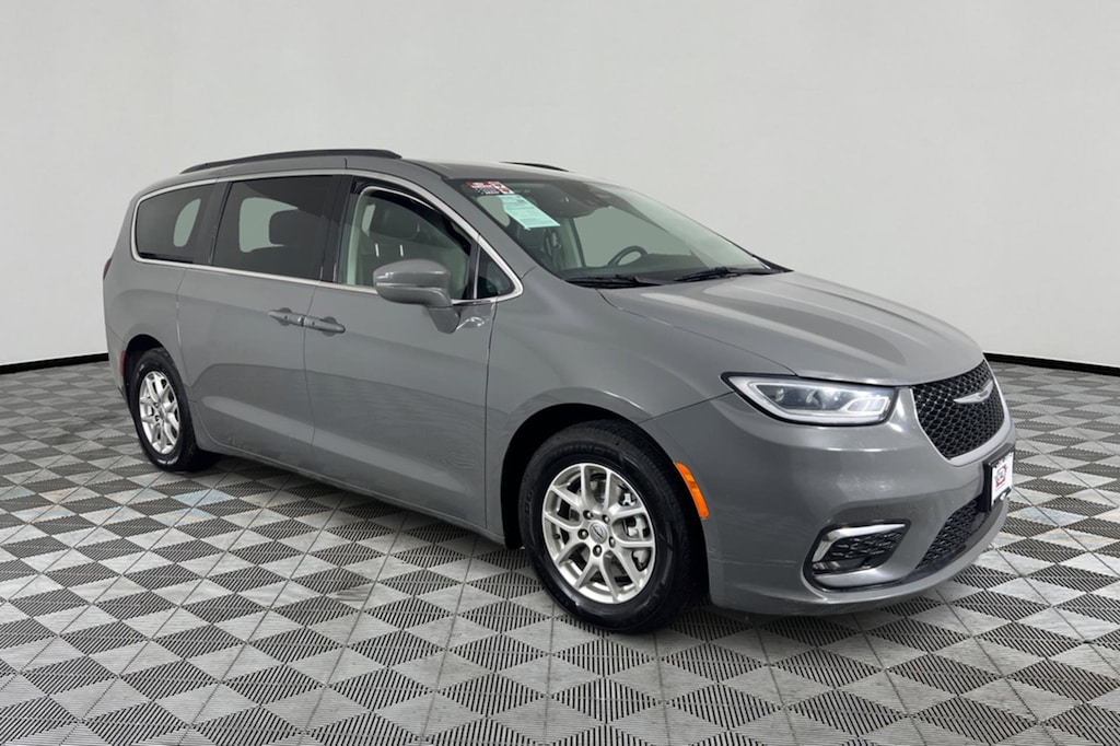 Used 2022 Chrysler Pacifica Touring L Van Passenger Van