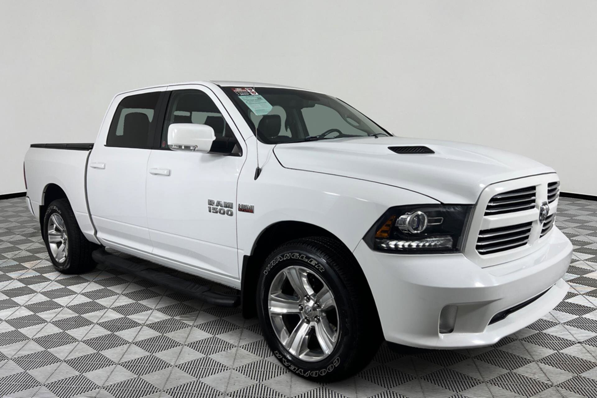 2015 Ram 1500 Sport photo 3
