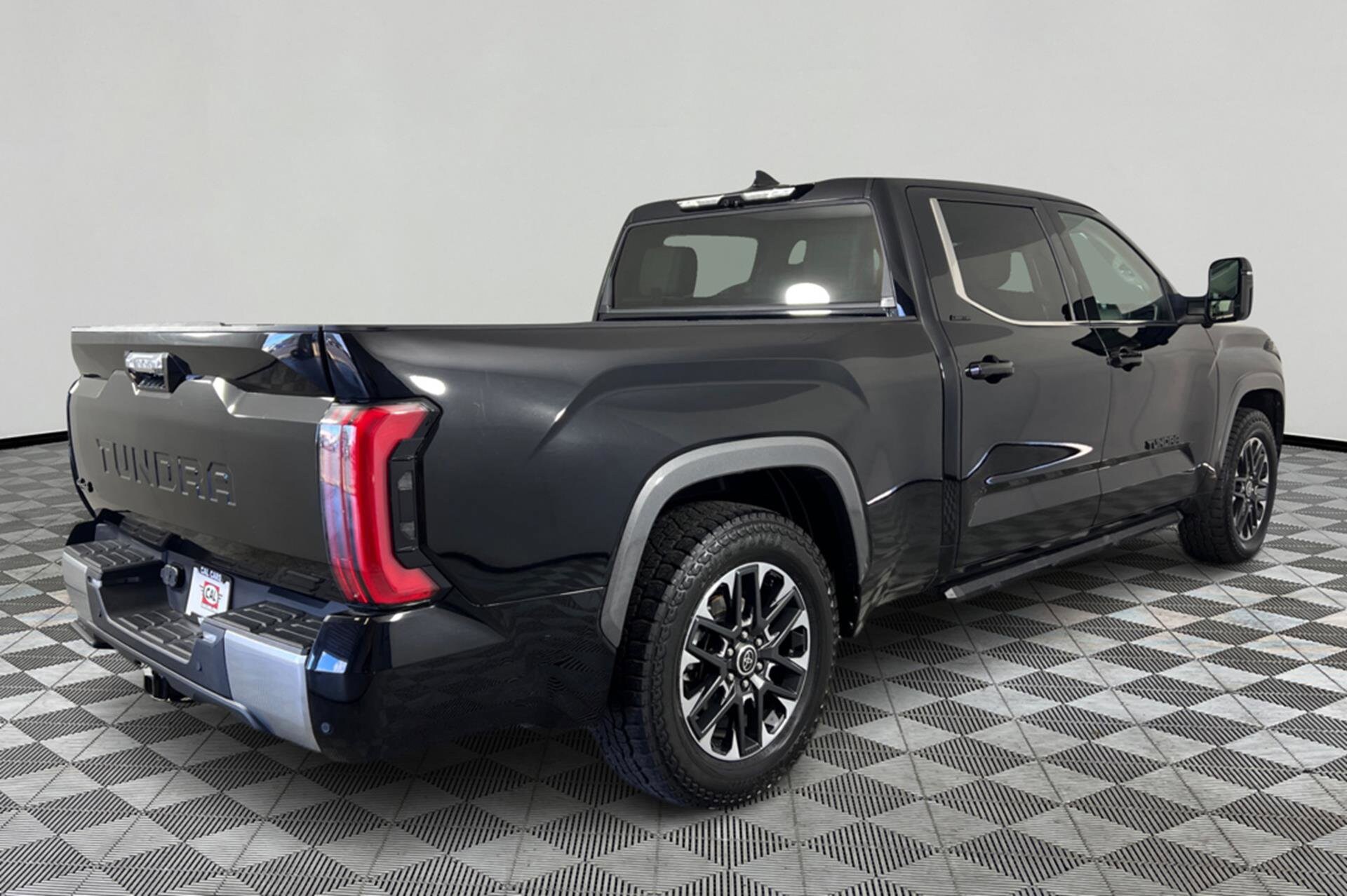2023 Toyota Tundra Limited photo 4