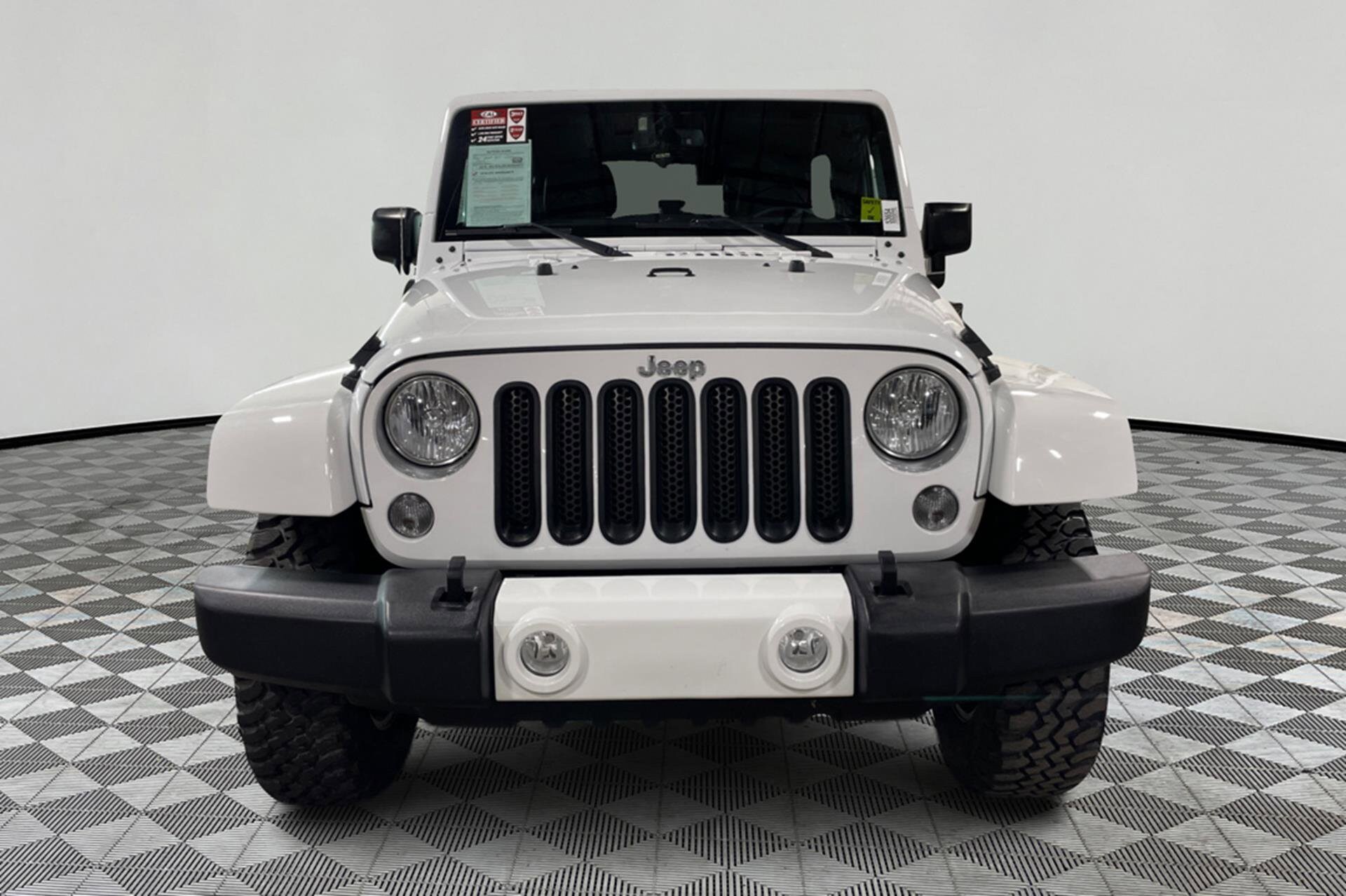 2016 Jeep Wrangler Unlimited Sahara photo 2