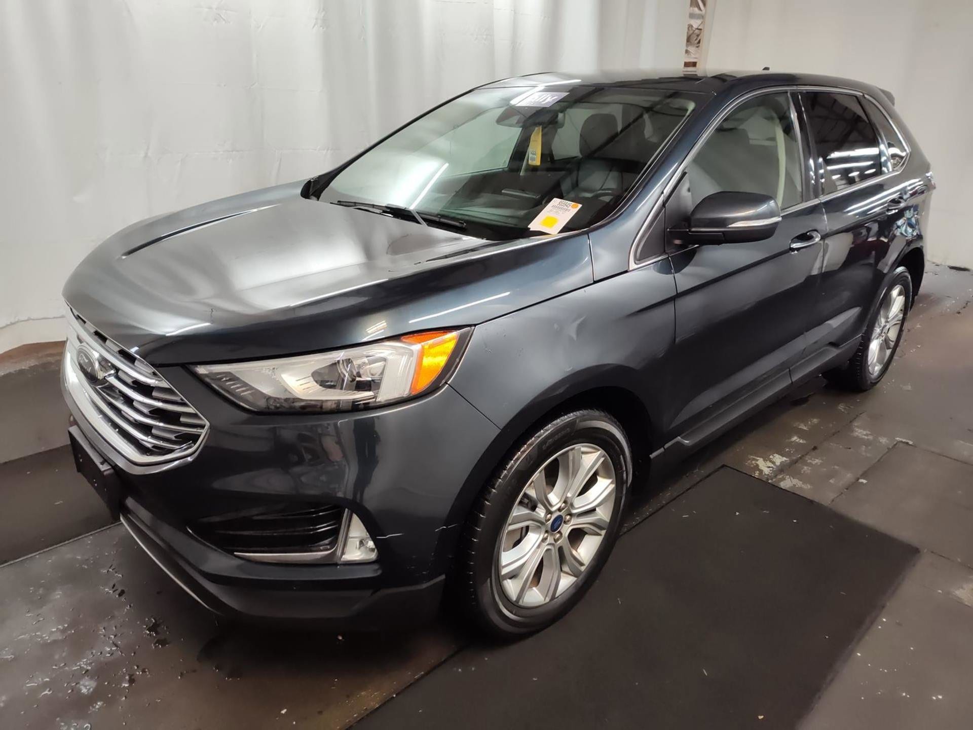 2022 Ford Edge Titanium's photo