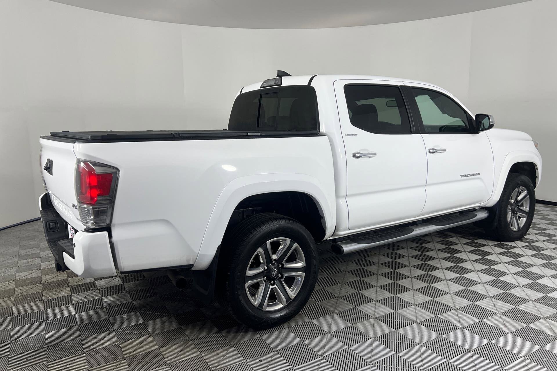 2018 Toyota Tacoma Limited V6 photo 4