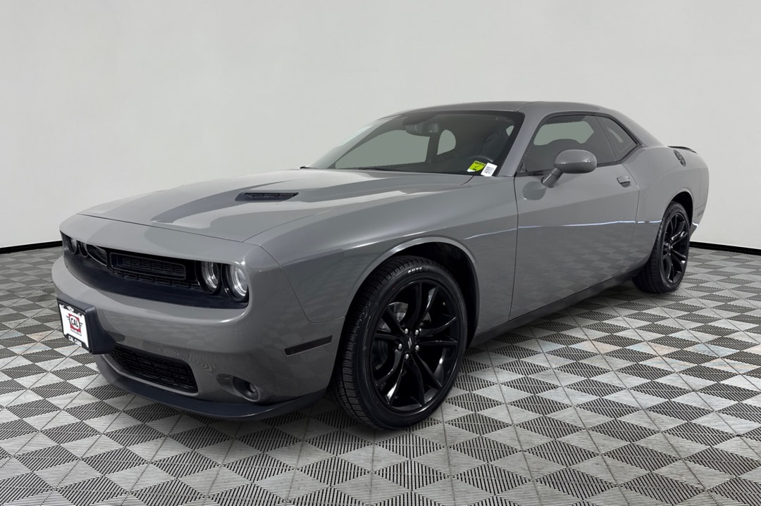 2017 Dodge Challenger SXT's photo