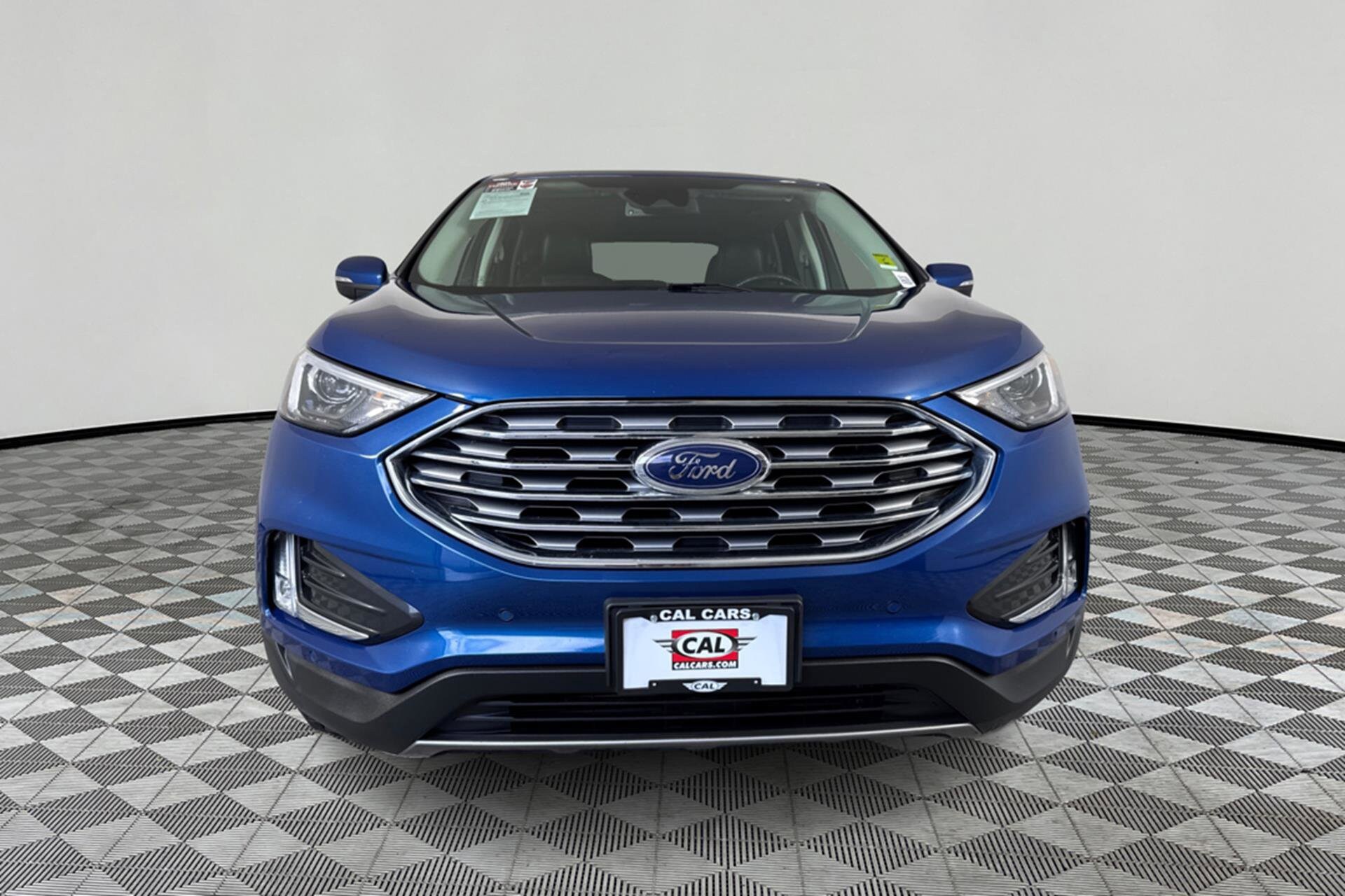2022 Ford Edge Titanium photo 2