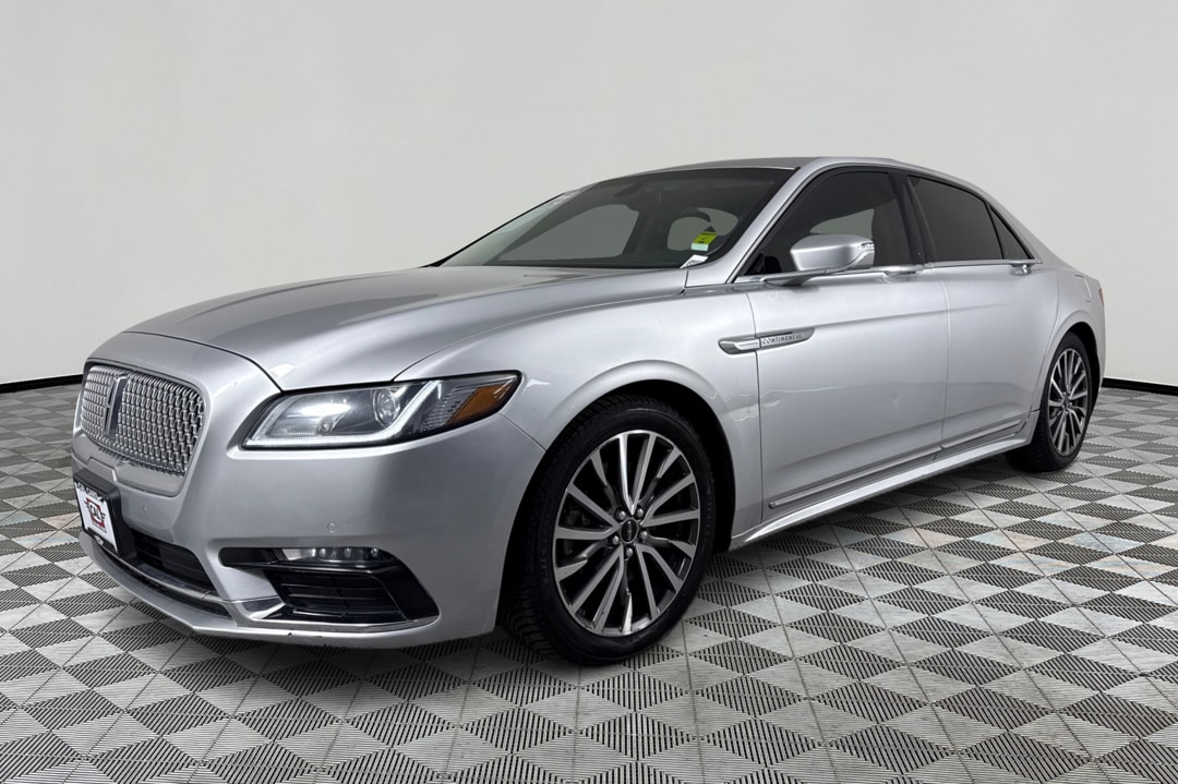 2017 Lincoln Continental Select FWD's photo