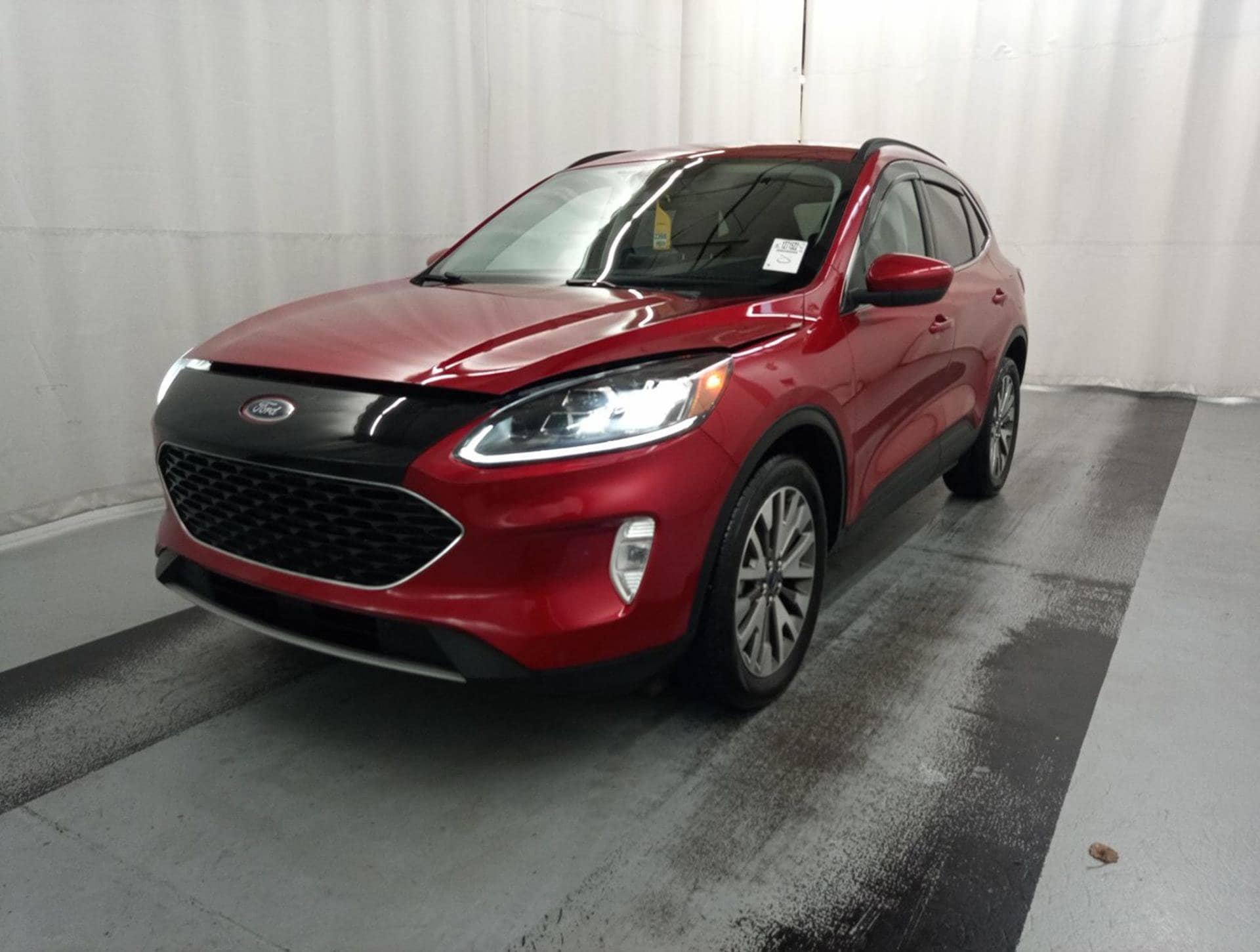 2022 Ford Escape Titanium's photo