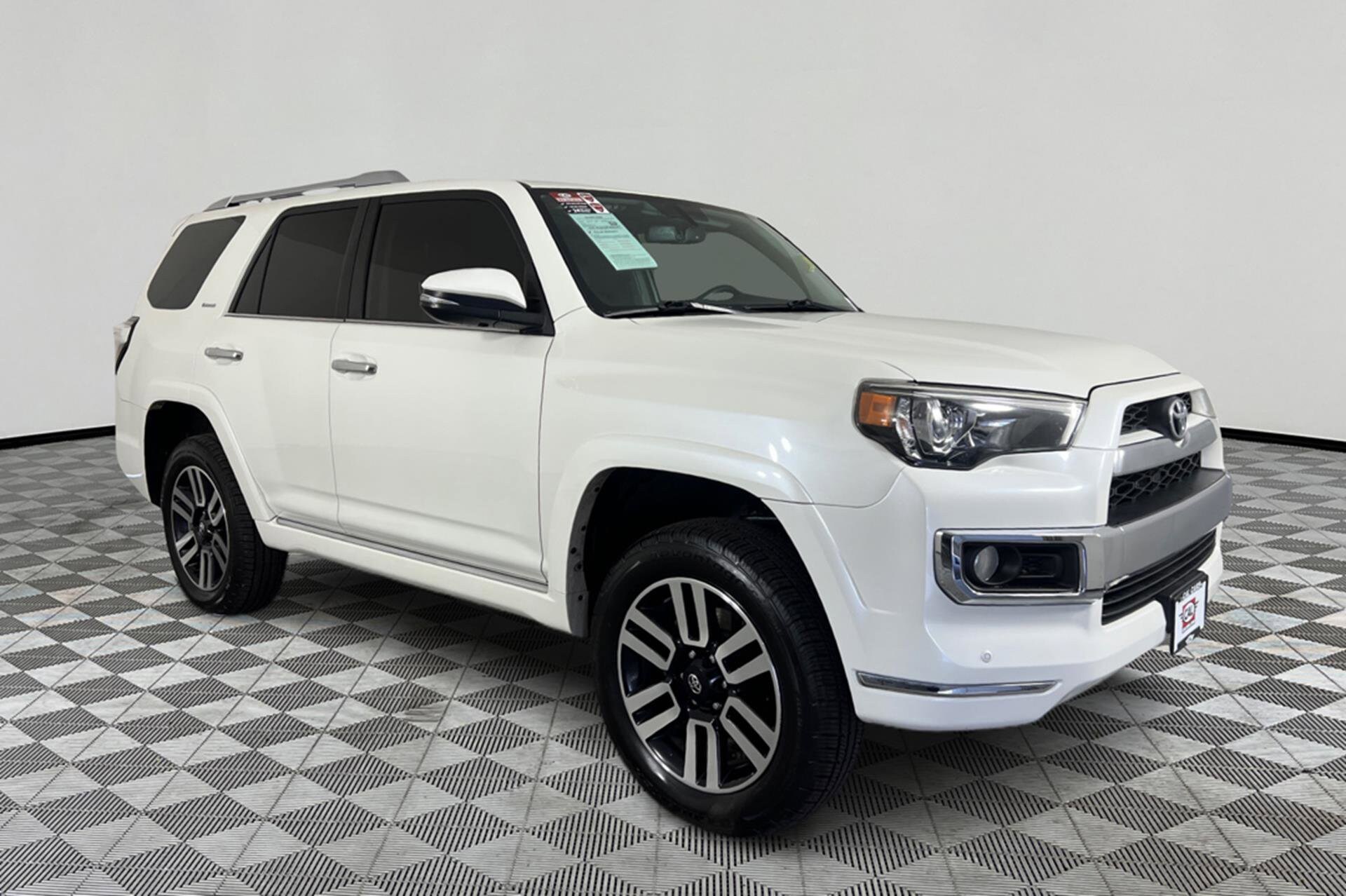 2018 Toyota 4Runner Limited photo 3