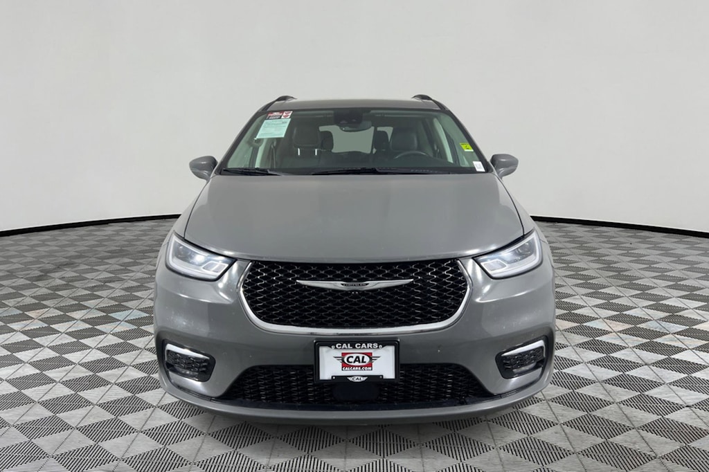 Used 2022 Chrysler Pacifica Touring L Van Passenger Van