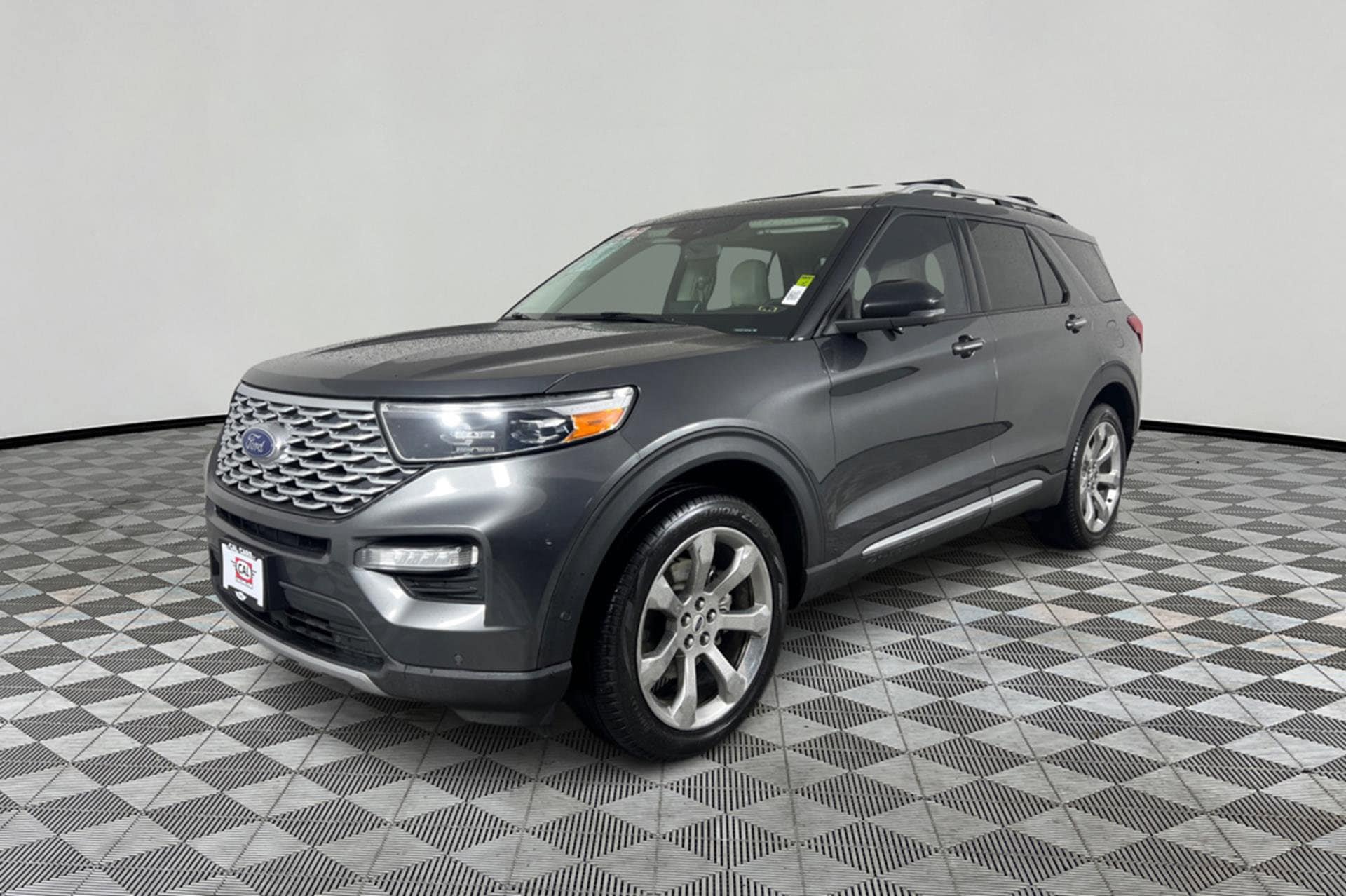 2020 Ford Explorer Platinum's photo
