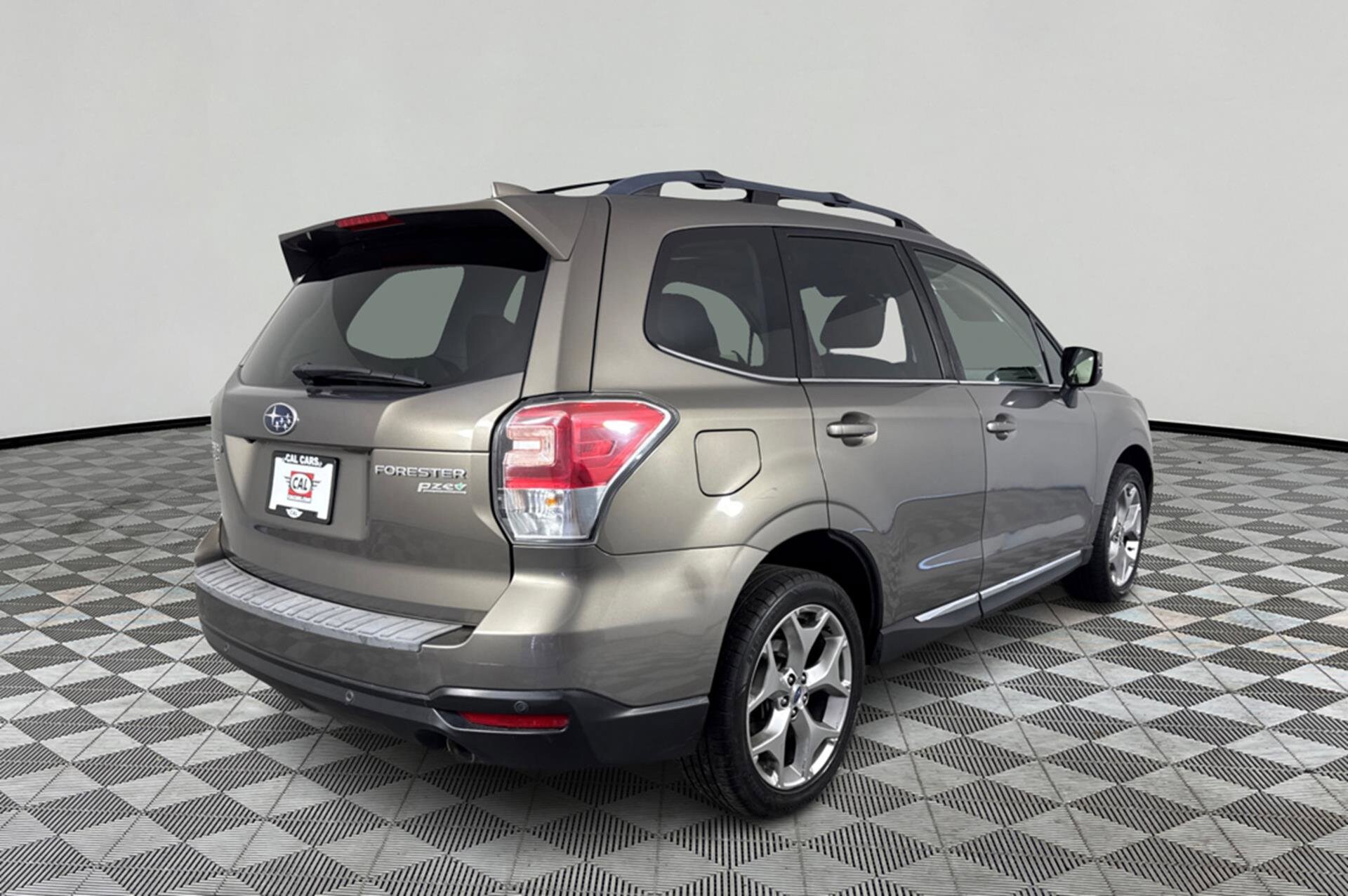 2017 Subaru Forester 2.5i Touring photo 4