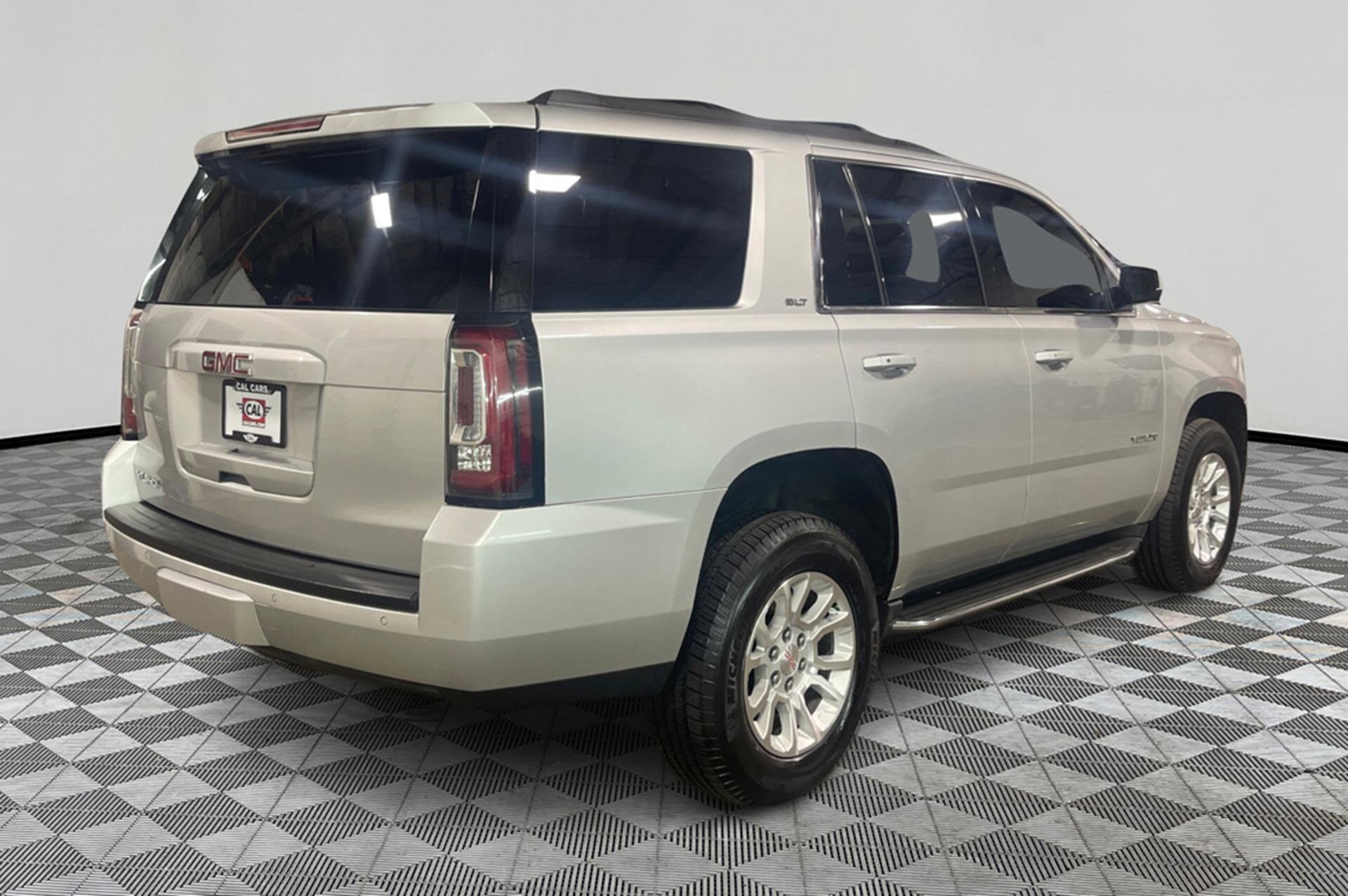 2016 Gmc Yukon SLT photo 2