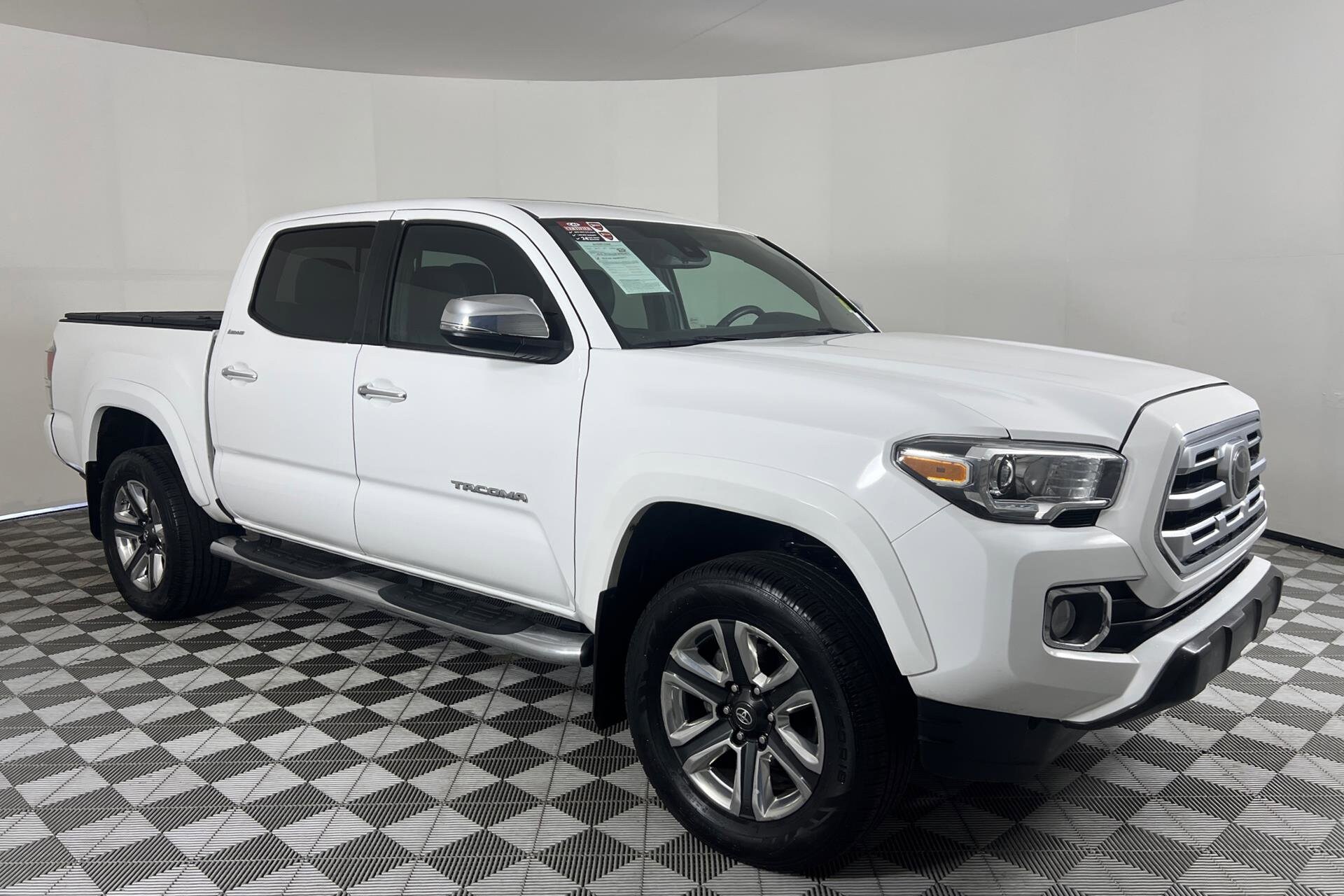 2018 Toyota Tacoma Limited V6 photo 3