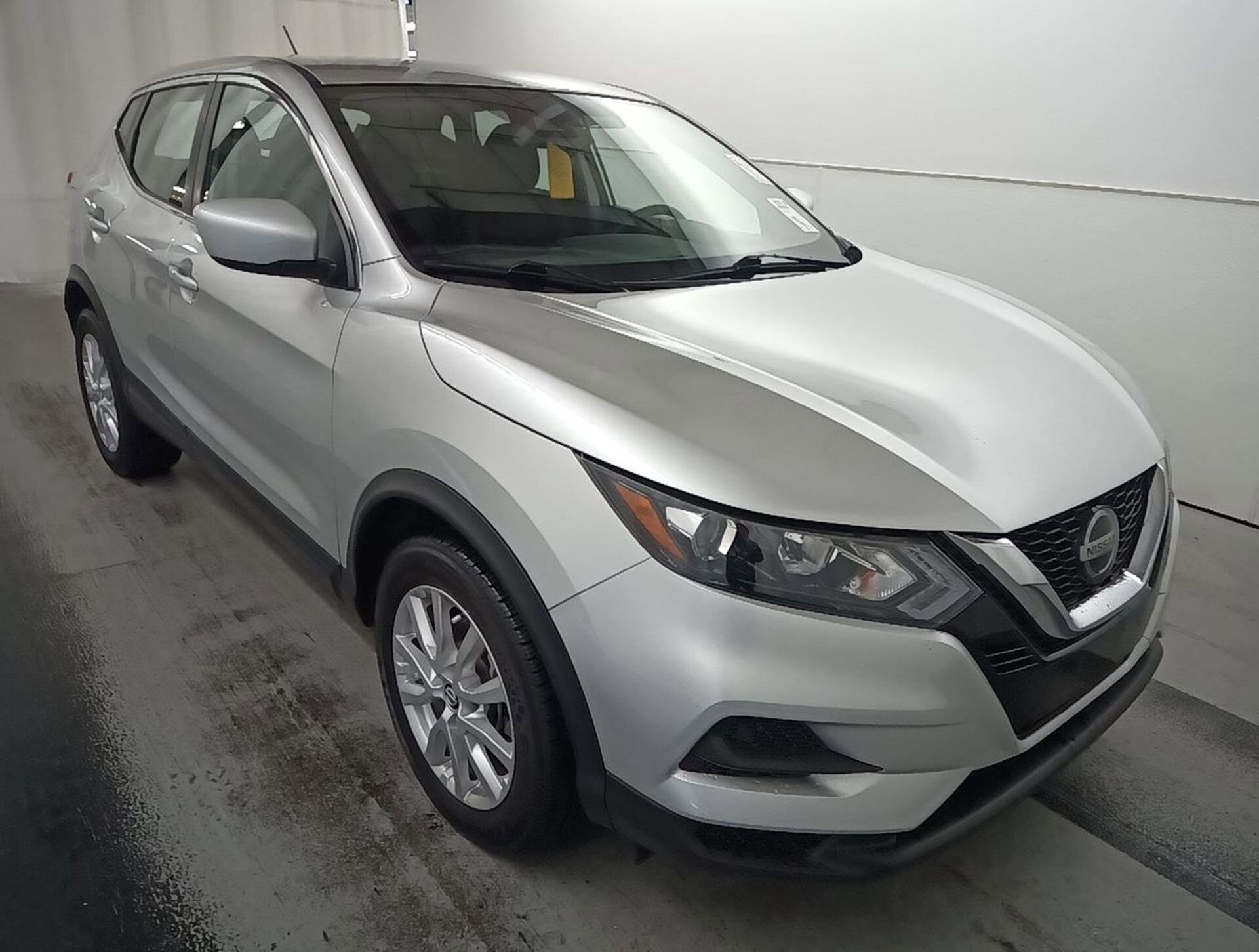 2022 Nissan Rogue Sport S photo 2
