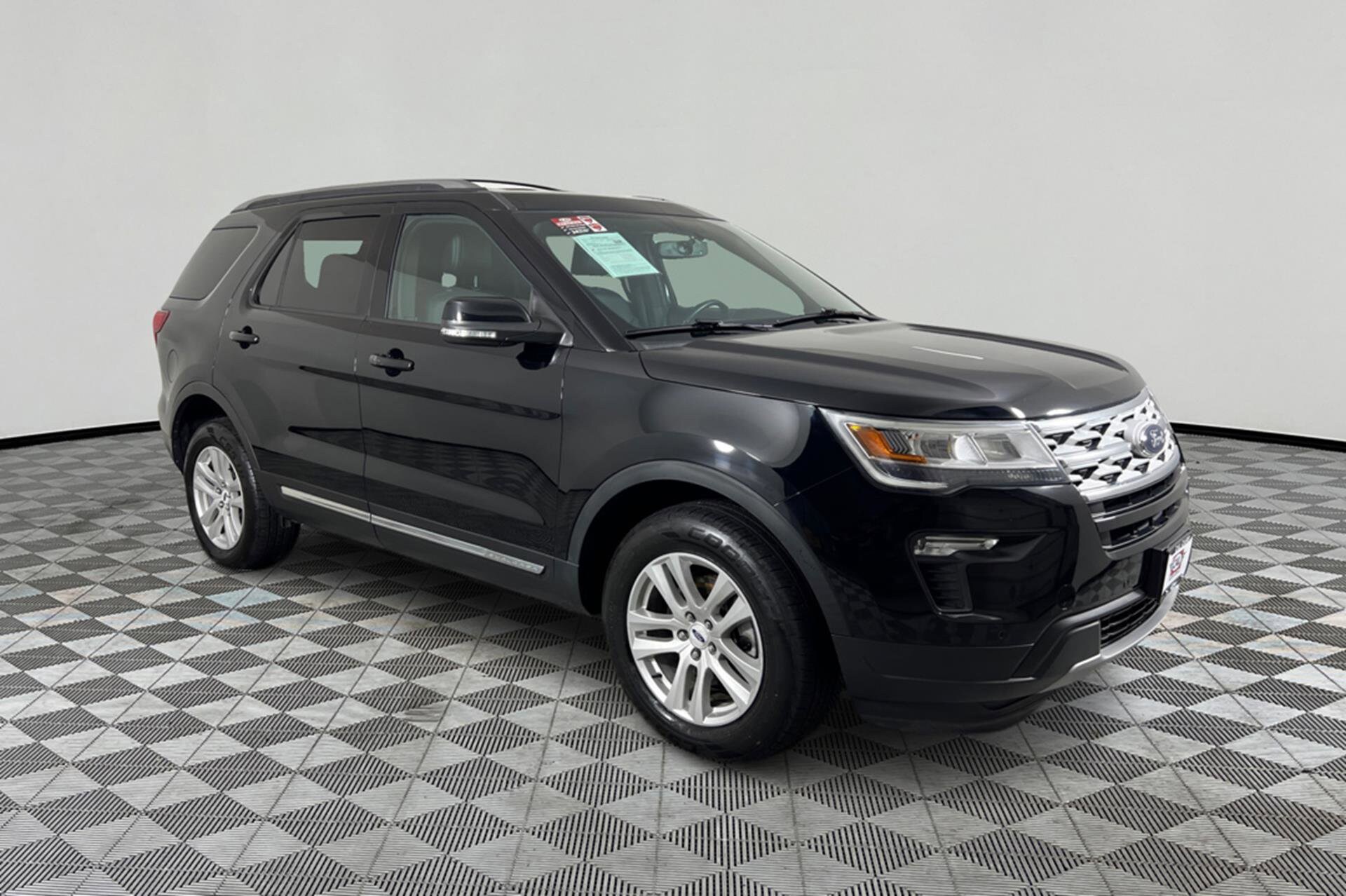 2018 Ford Explorer XLT photo 3