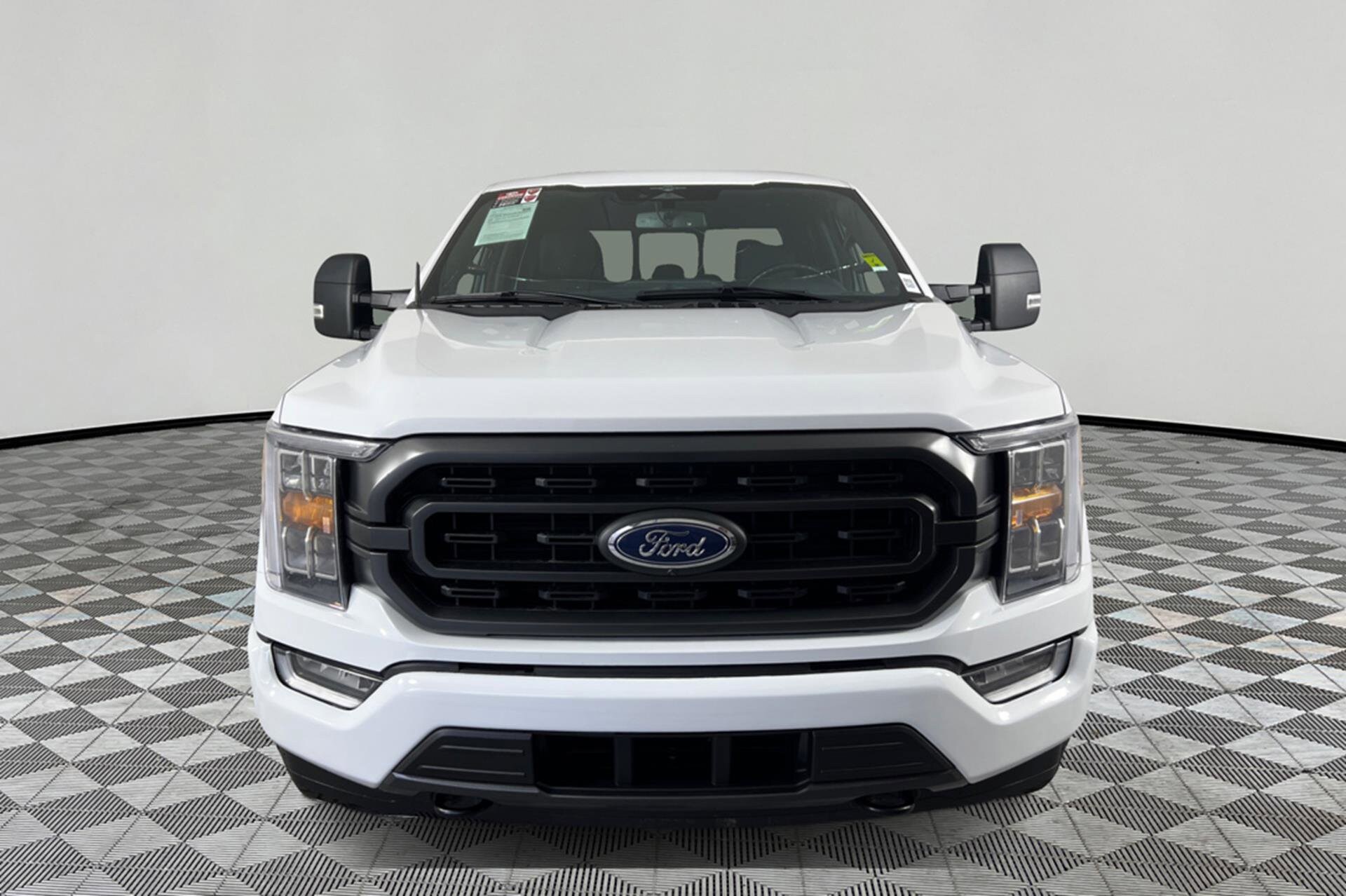 2023 Ford F-150 XLT photo 2
