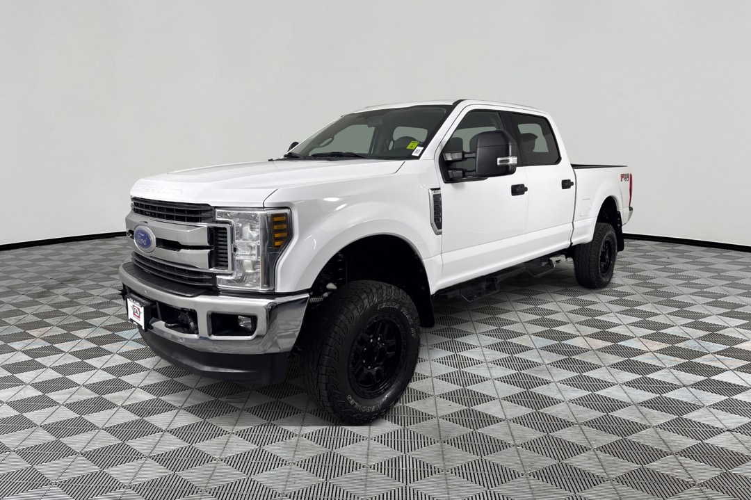2019 Ford F-250 XLT 4x4 Crew Cab 176 in's photo