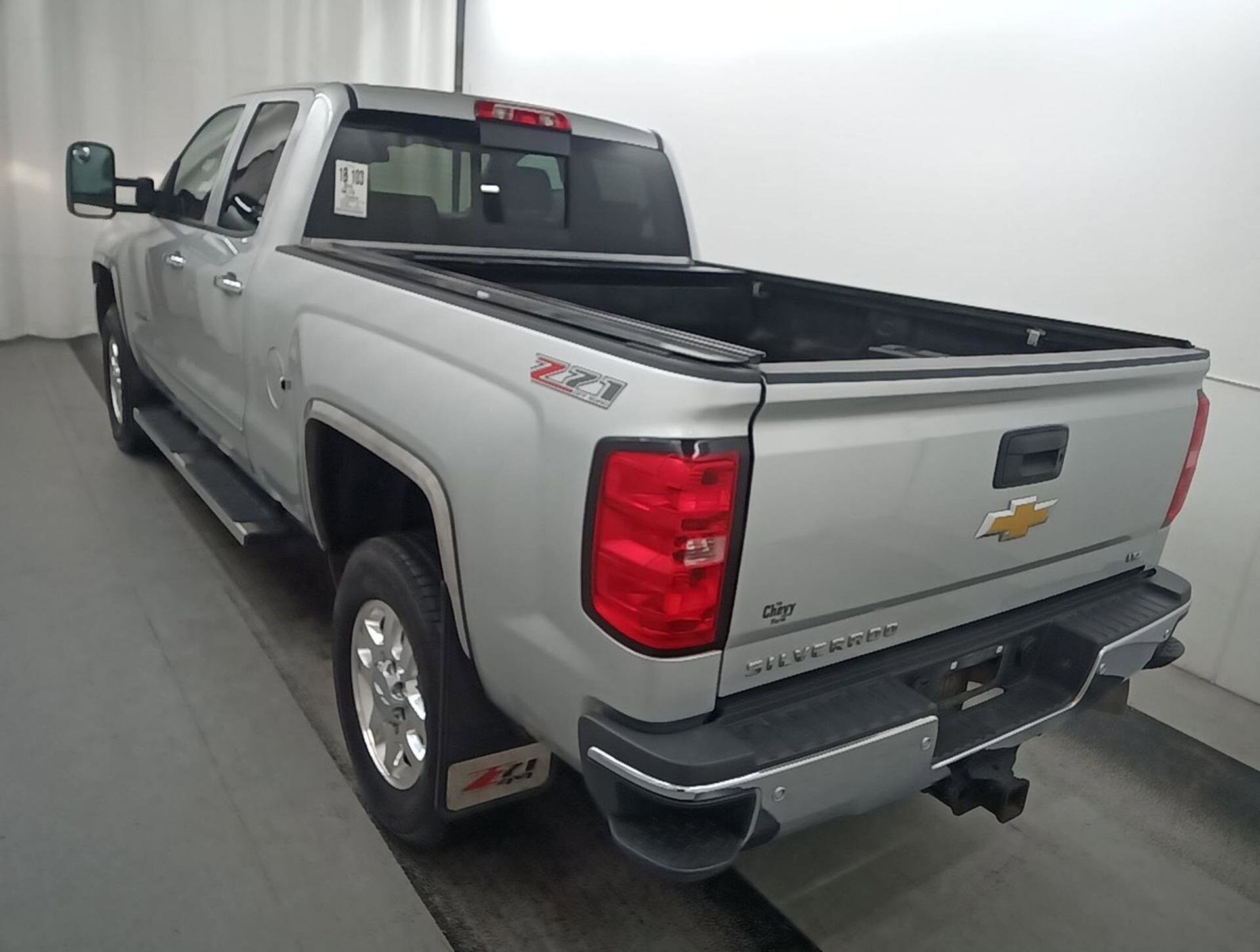 2015 Chevrolet Silverado 2500HD LTZ photo 3
