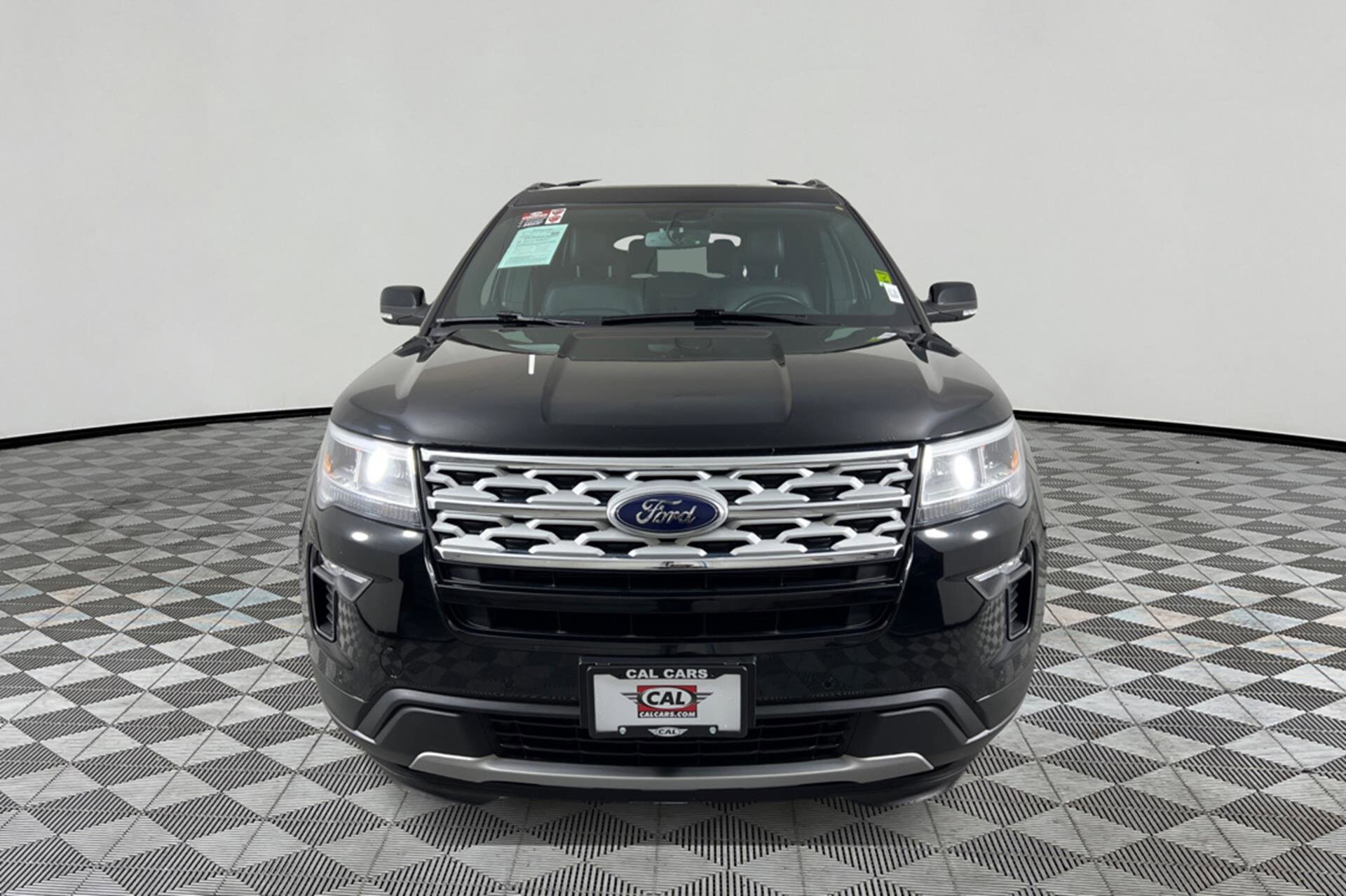 2018 Ford Explorer XLT photo 2