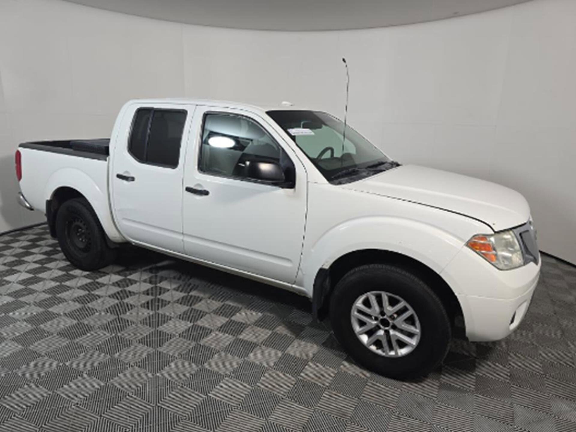 2018 Nissan Frontier SV photo 3