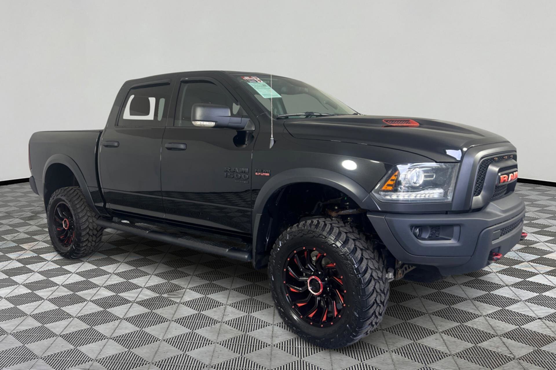 2020 Ram 1500 Classic SLT photo 3