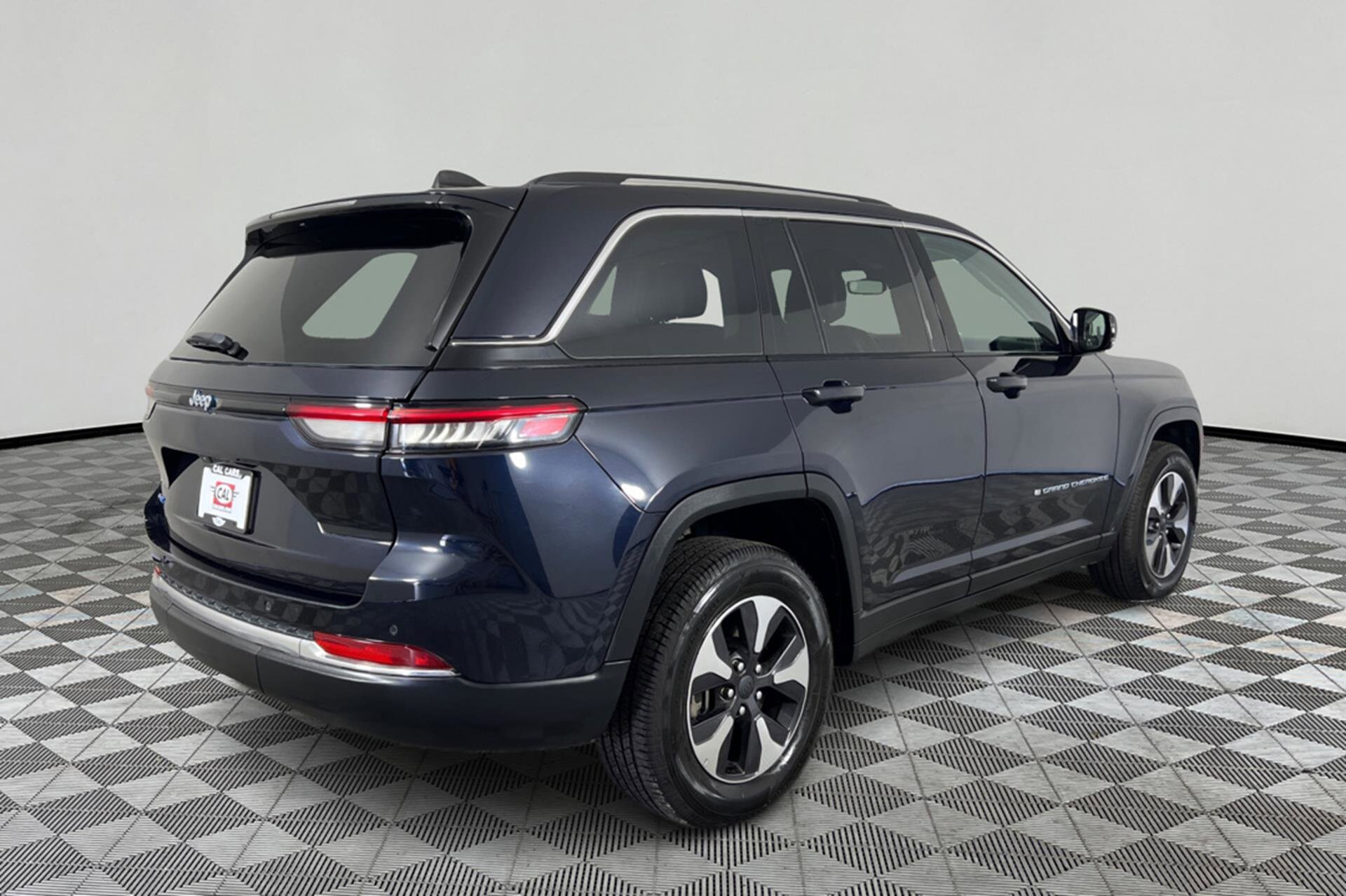 2024 Jeep Cherokee Limited 4xe photo 2