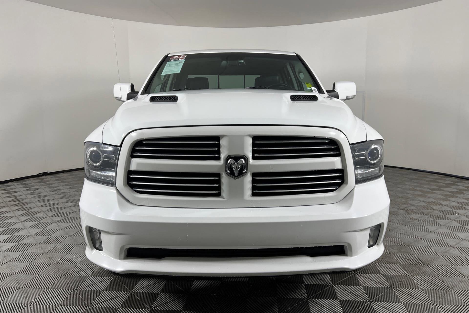 2015 Ram 1500 Sport photo 2