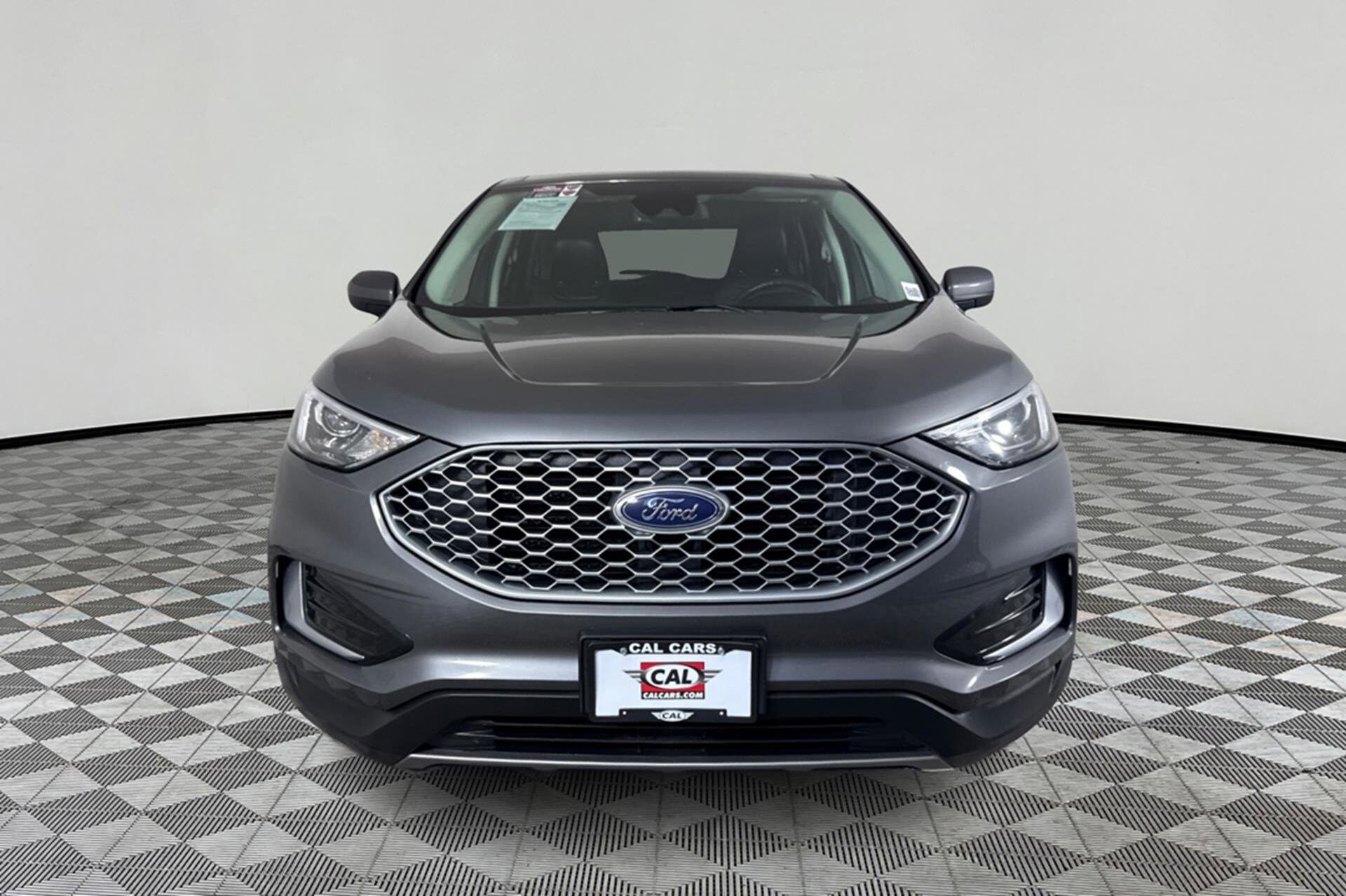 2023 Ford Edge SEL photo 2