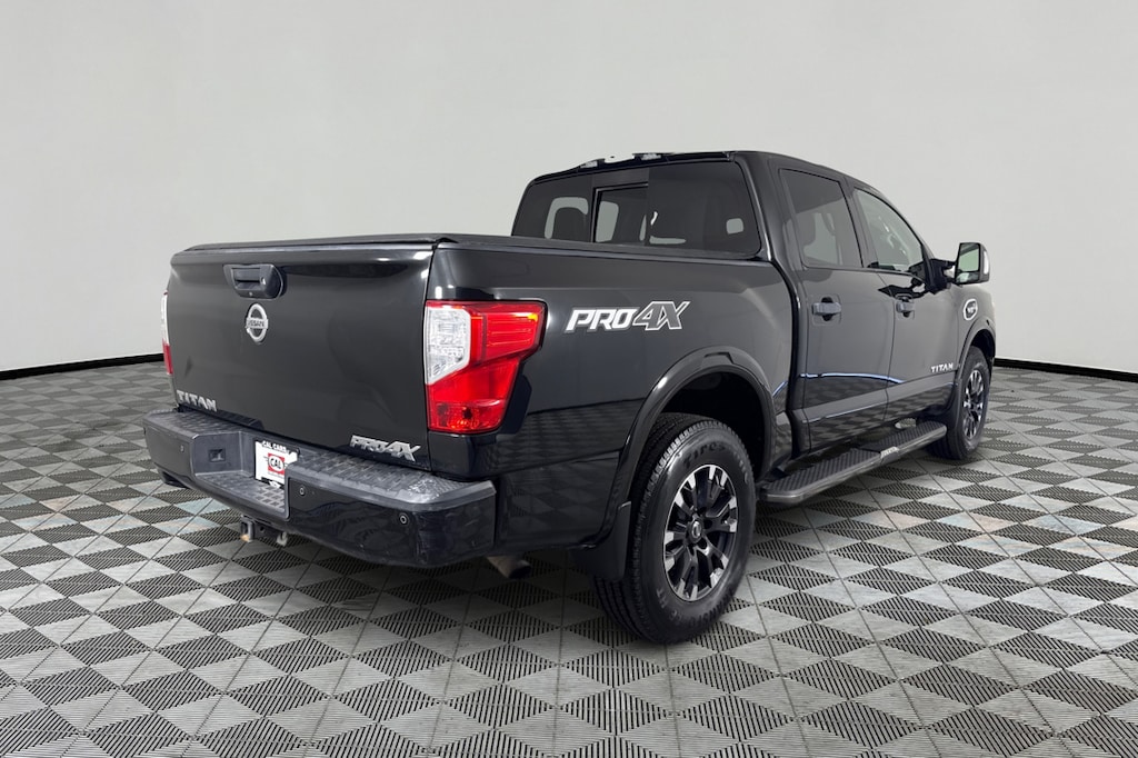 Used 2017 Nissan Titan S 4x4 Crew Cab Truck Crew Cab