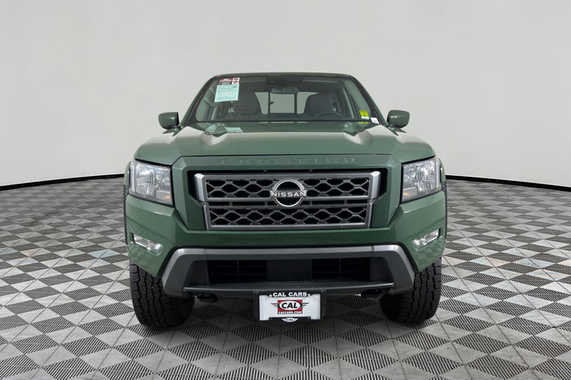 2022 Nissan Frontier SV photo 2