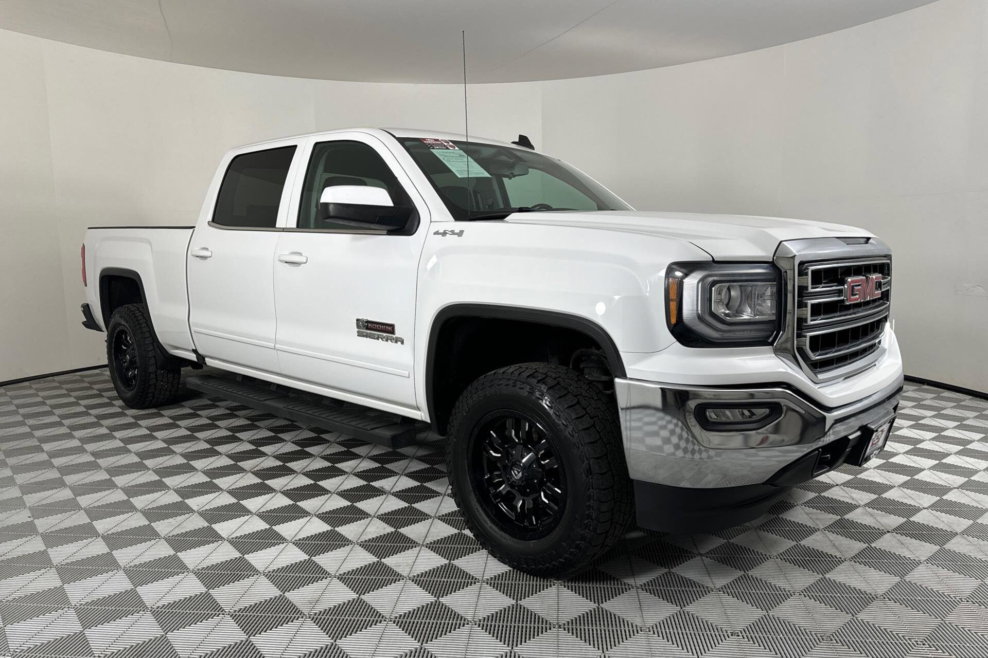 2016 Gmc Sierra 1500 SLE photo 3