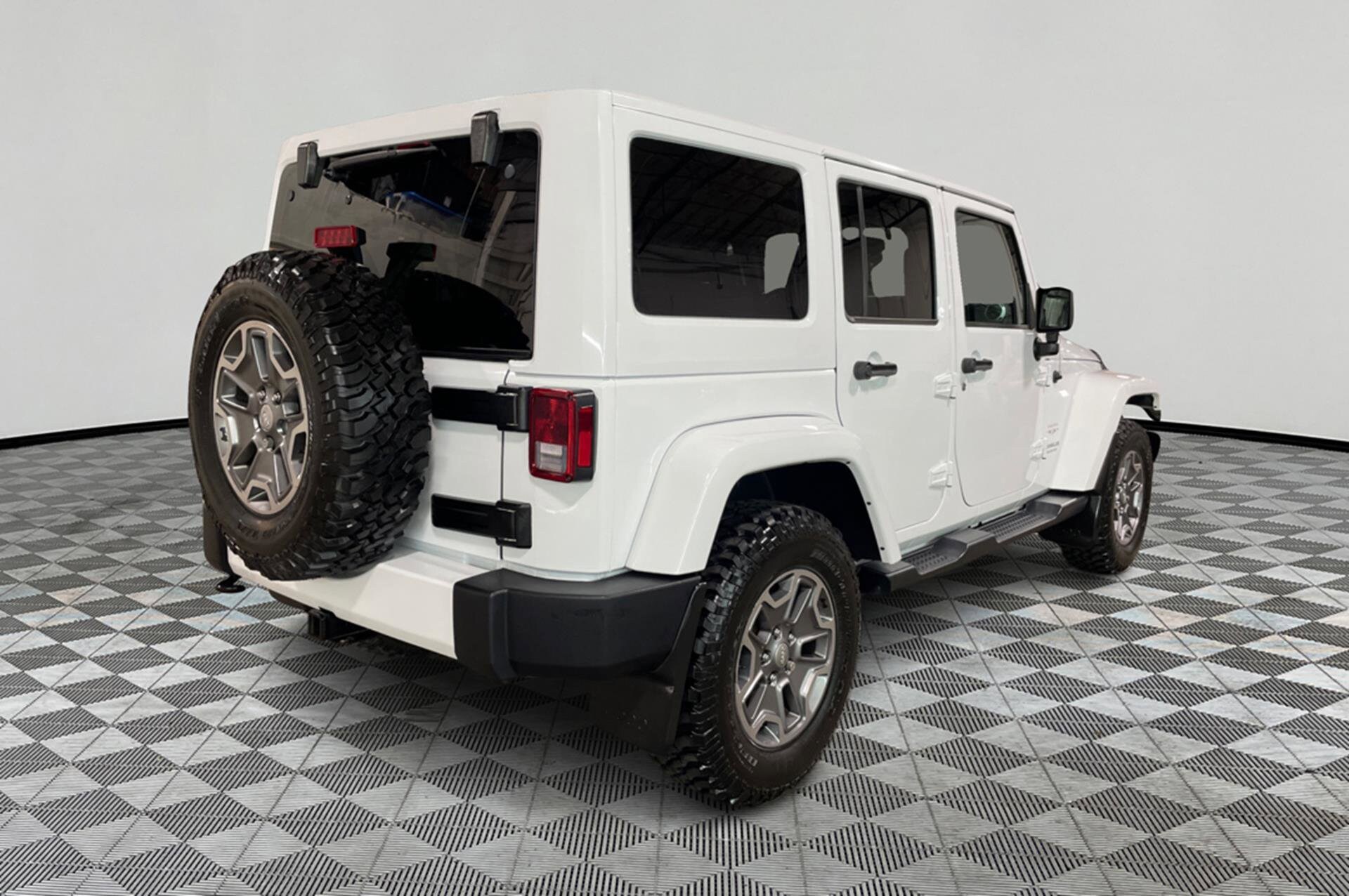 2016 Jeep Wrangler Unlimited Sahara photo 4