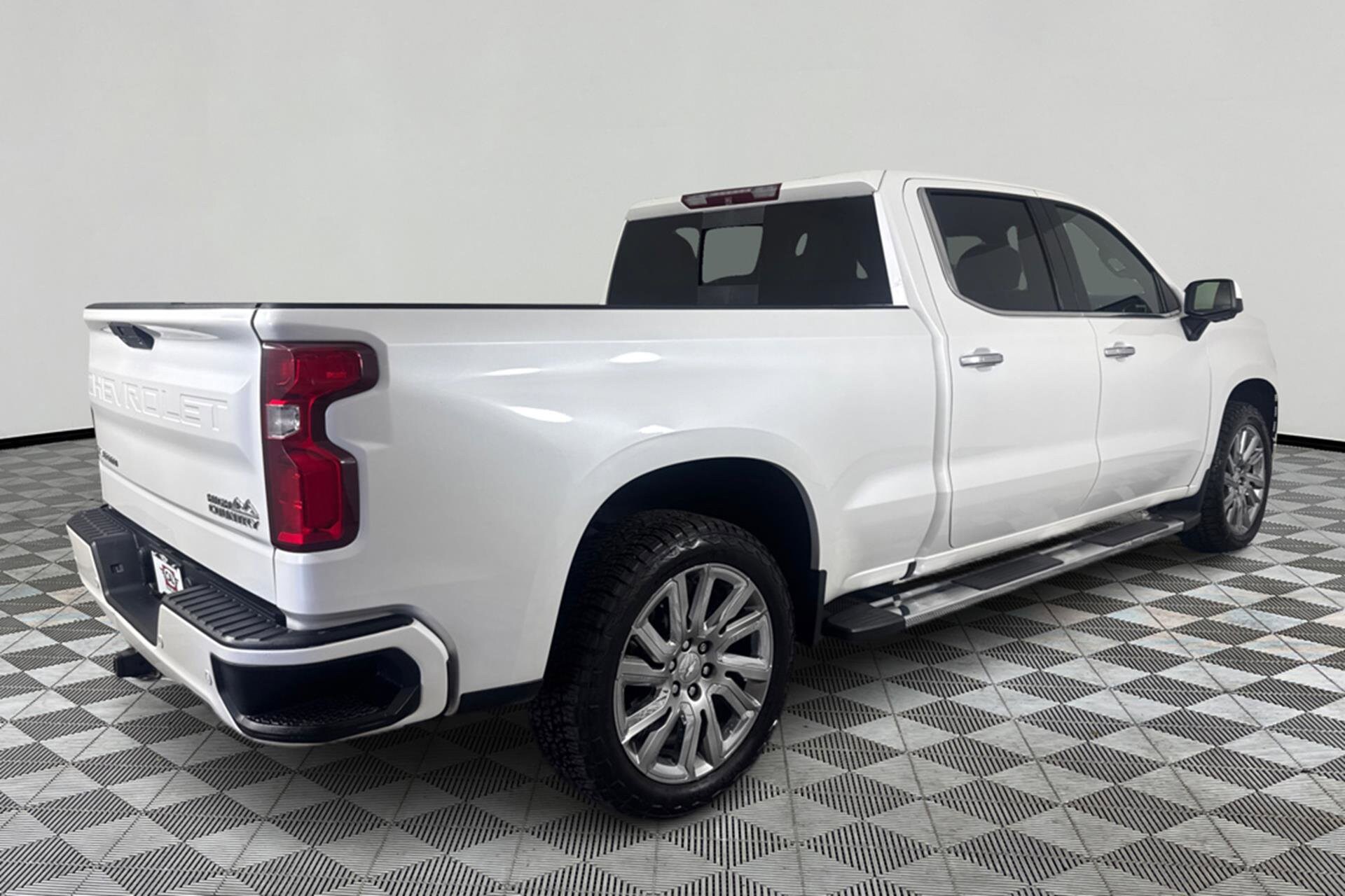 2019 Chevrolet Silverado 1500 High Country photo 4