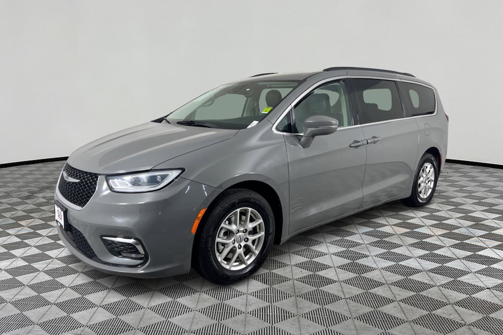 Used 2022 Chrysler Pacifica Touring L Van Passenger Van