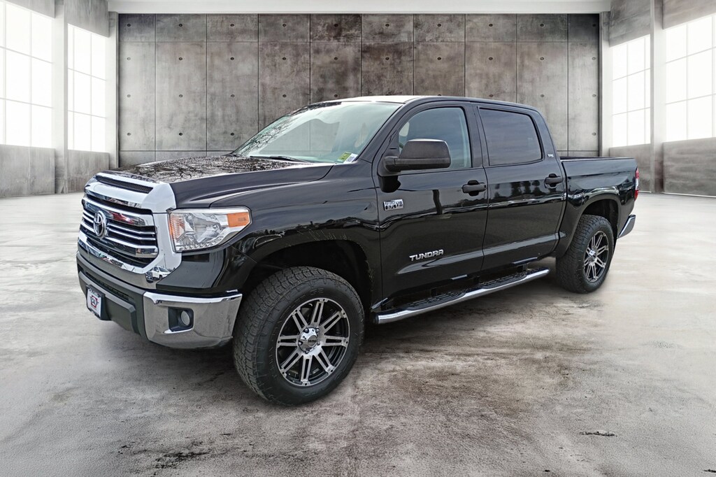 Used 2017 Toyota Tundra SR5 Crewmax 5.5 Bed 5.7L (Natl) Truck CrewMax