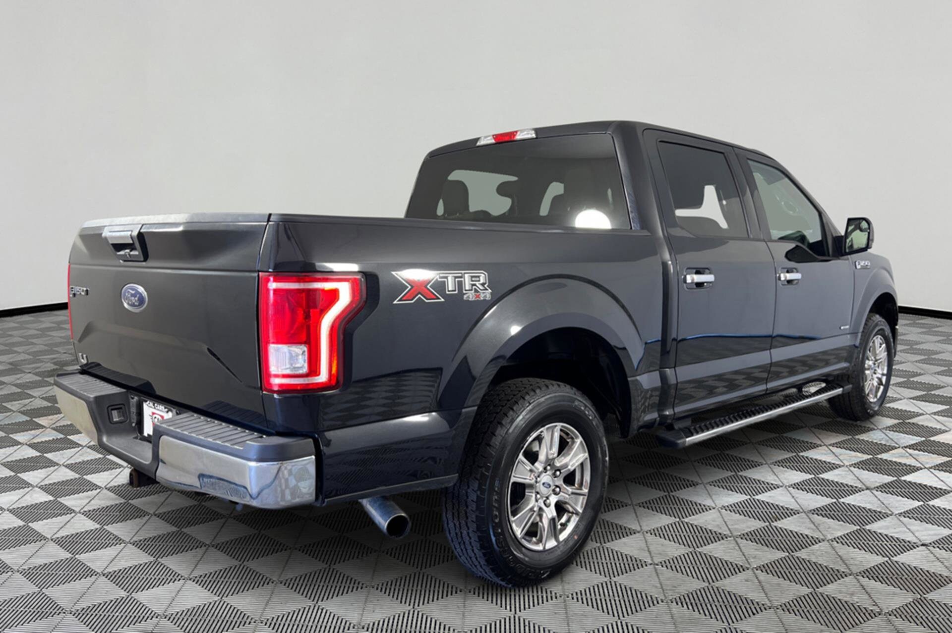 2015 Ford F-150 XLT photo 4