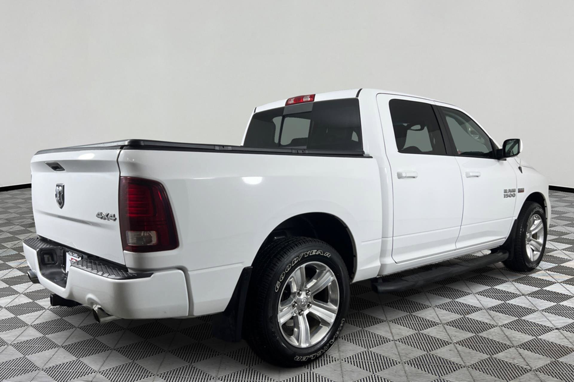 2015 Ram 1500 Sport photo 4