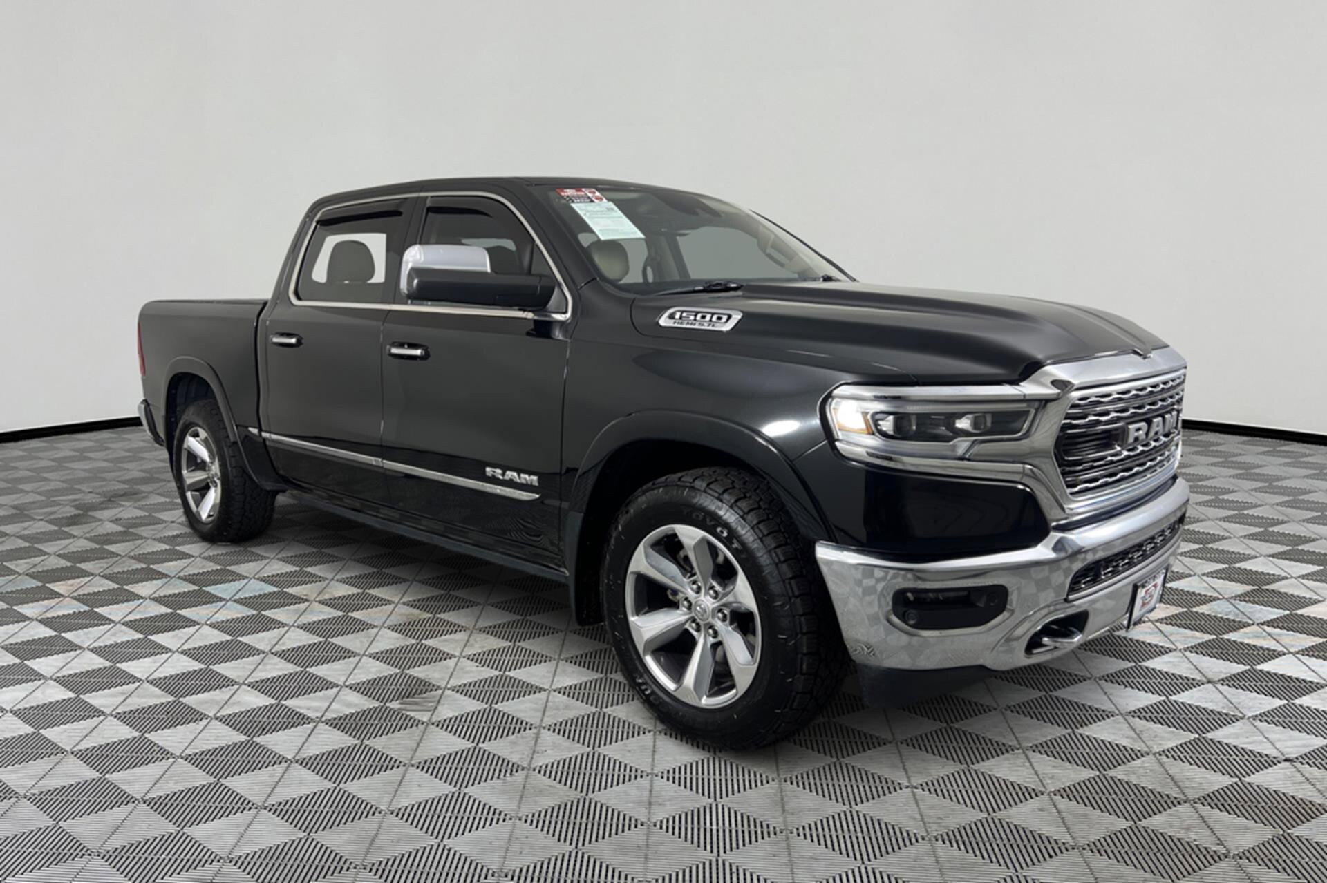 2019 Ram 1500 Limited photo 3