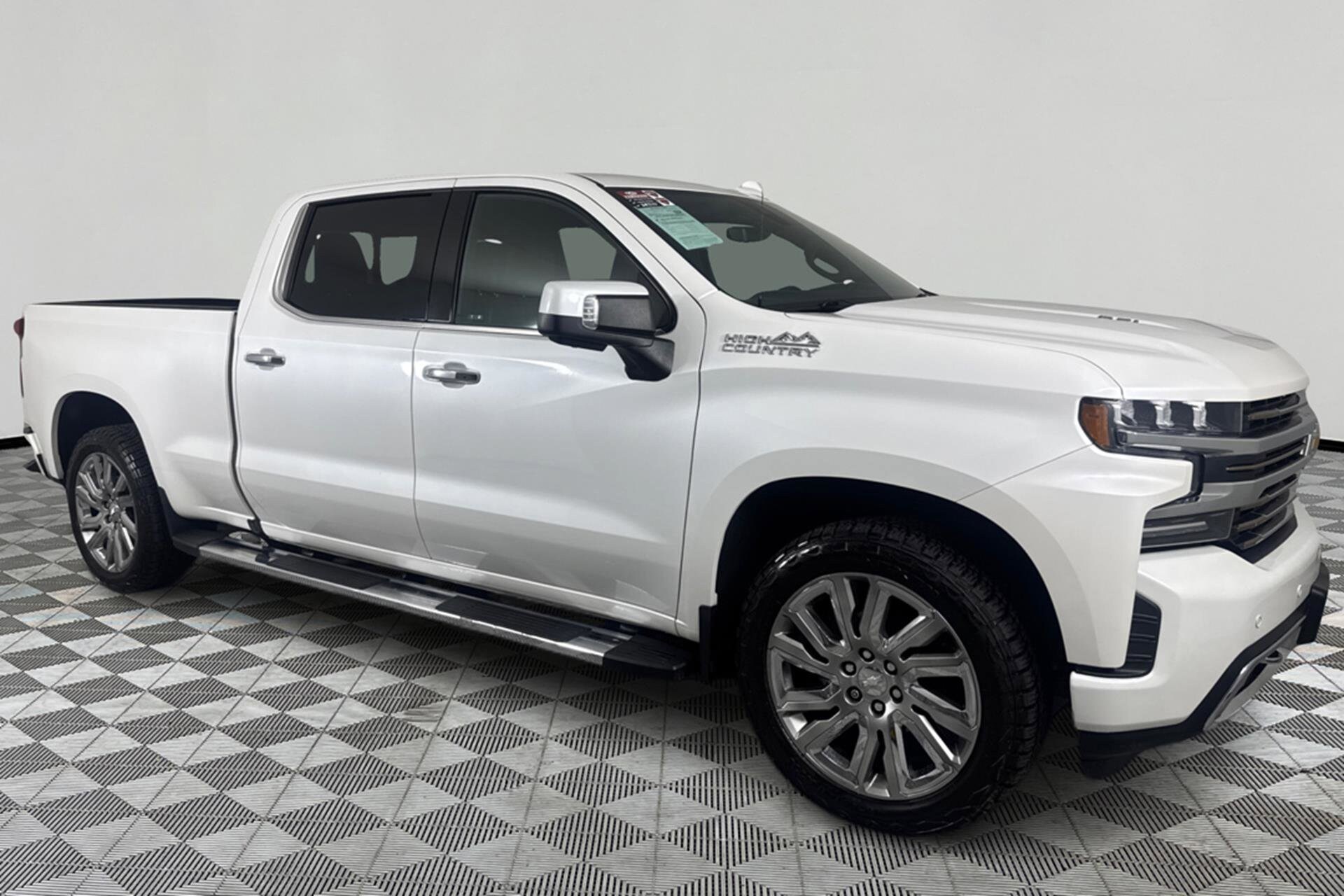 2019 Chevrolet Silverado 1500 High Country photo 3