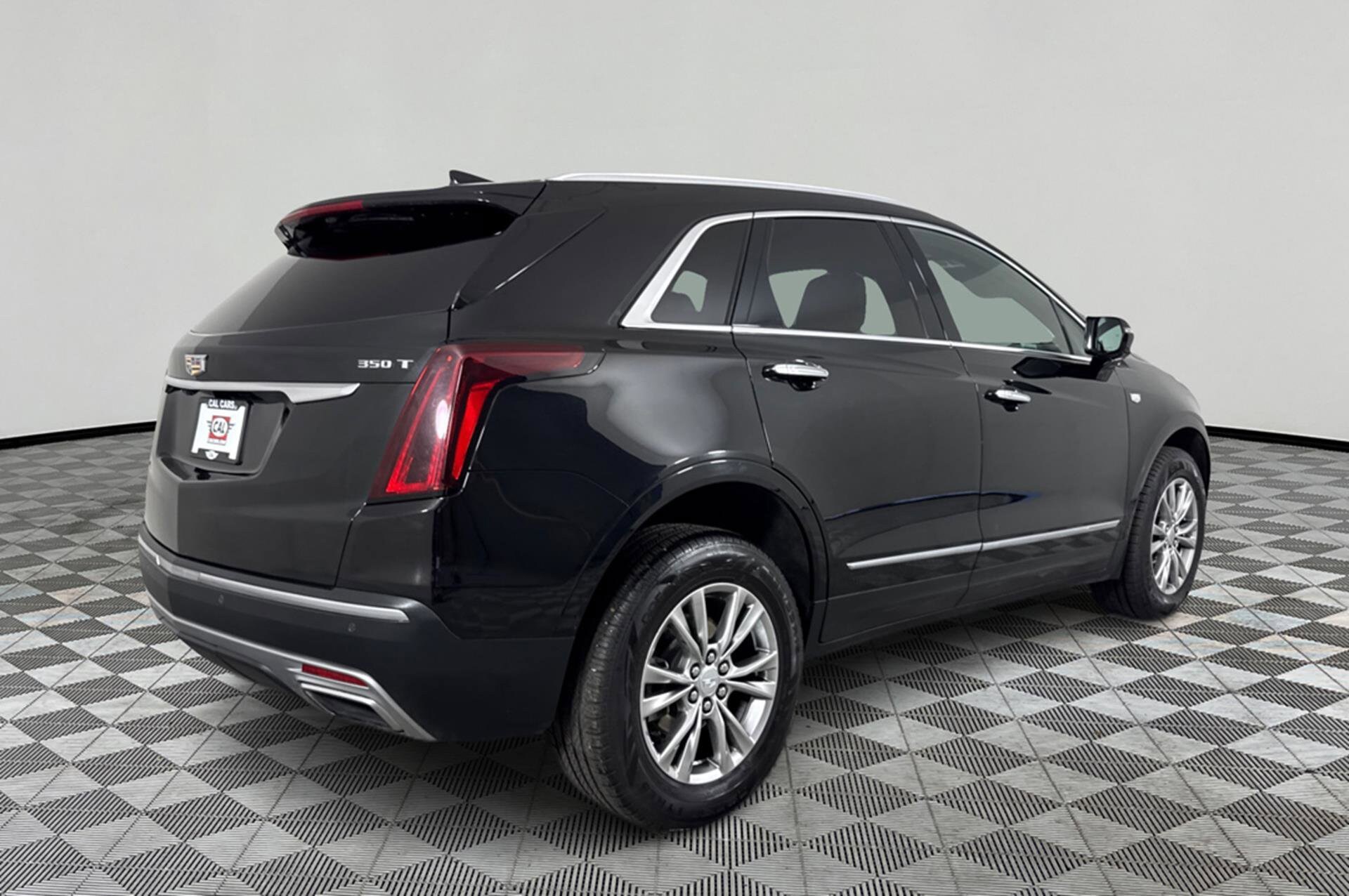 2022 Cadillac XT5 Premium Luxury photo 2