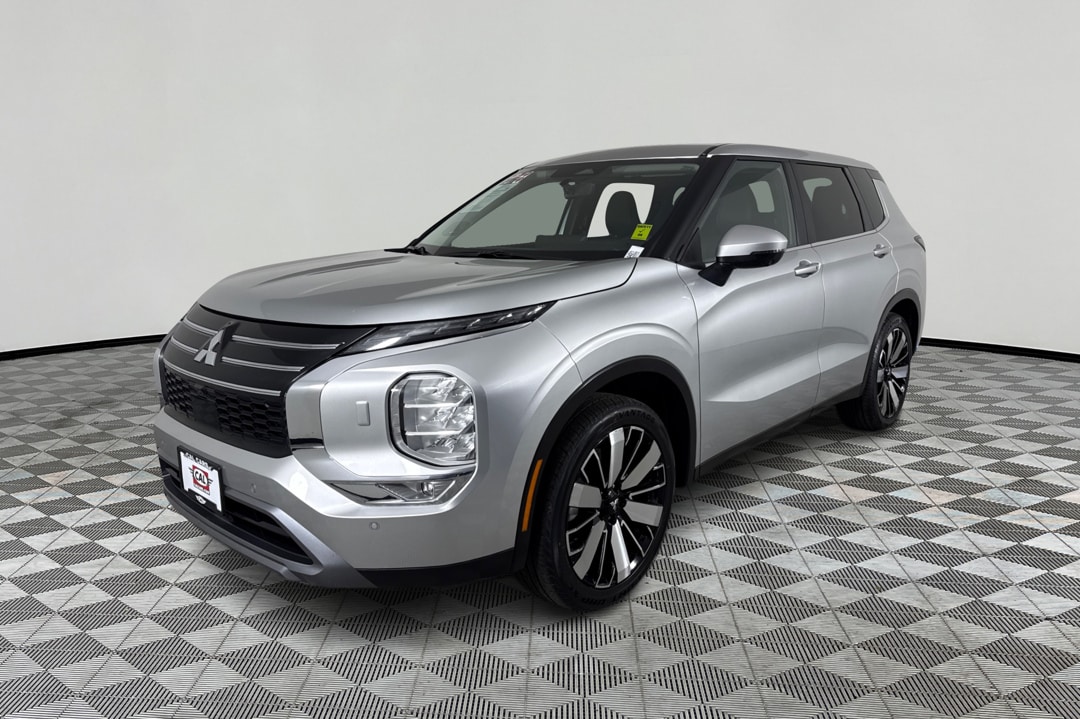 2025 Mitsubishi Outlander SE S-AWC's photo