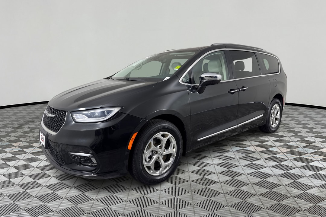 2021 Chrysler Pacifica Limited's photo