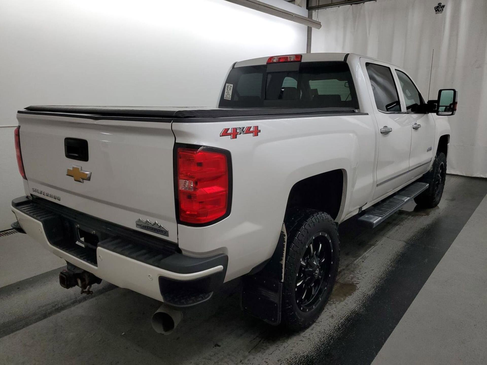 2019 Chevrolet Silverado 2500HD High Country photo 3